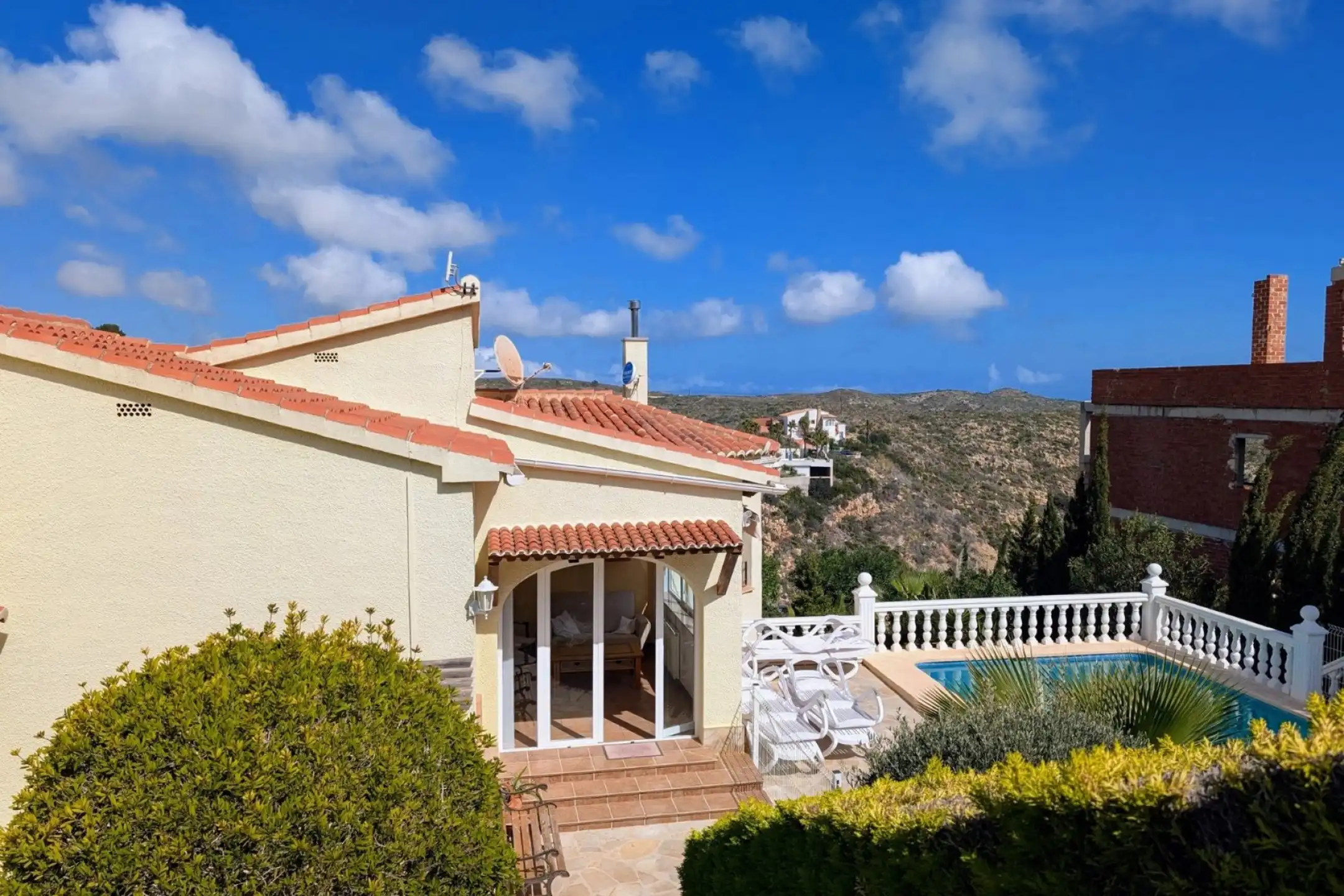 Casalina España stelt te koop villa op Cumbre del Sol  foto 3