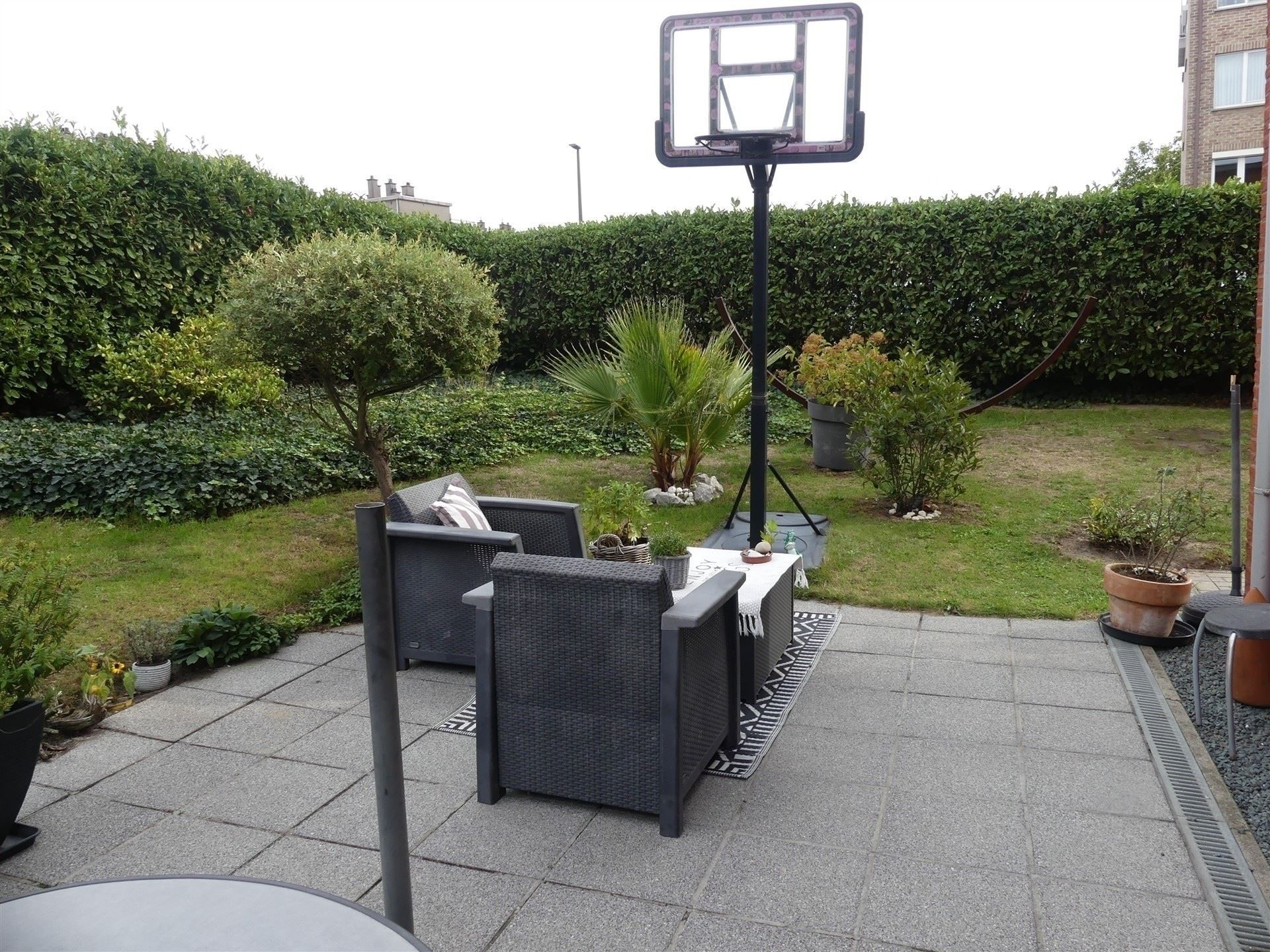 Stijlvol appartement met 2 slaapkamers en grote tuin! foto 16