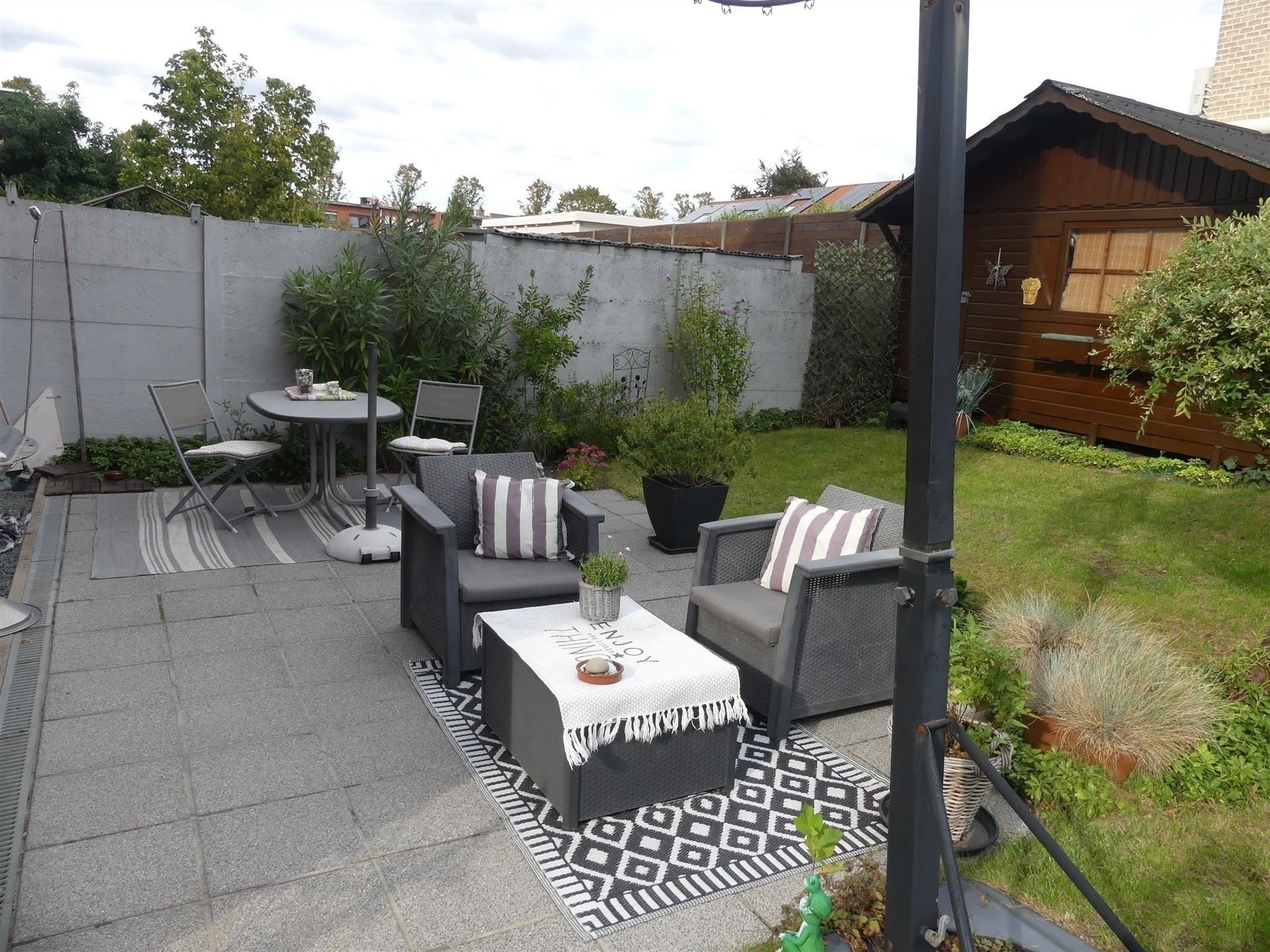 Stijlvol appartement met 2 slaapkamers en grote tuin! foto 16