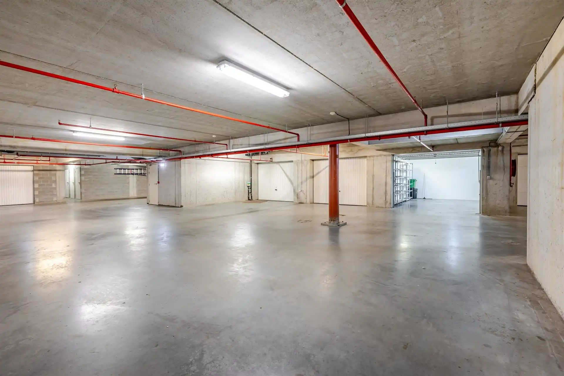 Instapklaar appartement met garagebox, centrum Laarne! foto 23