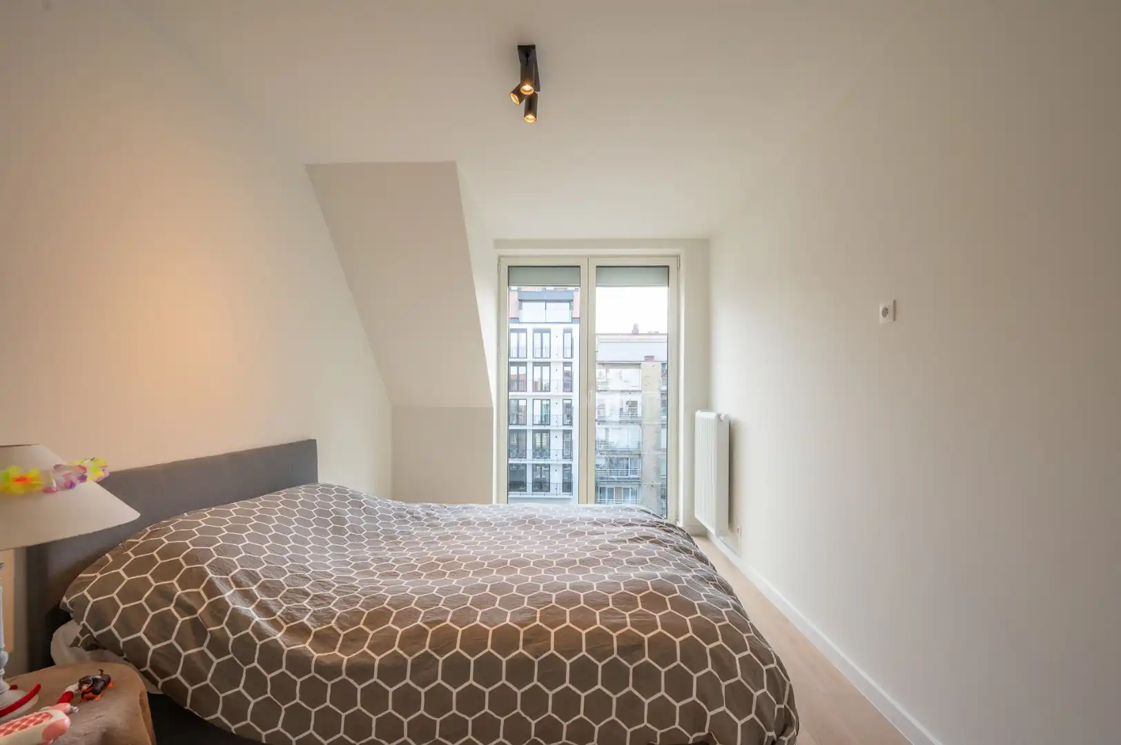 Uitzonderlijk ruime triplex met 4 slaapkamers gelegen in het centrum van Knokke. foto 16