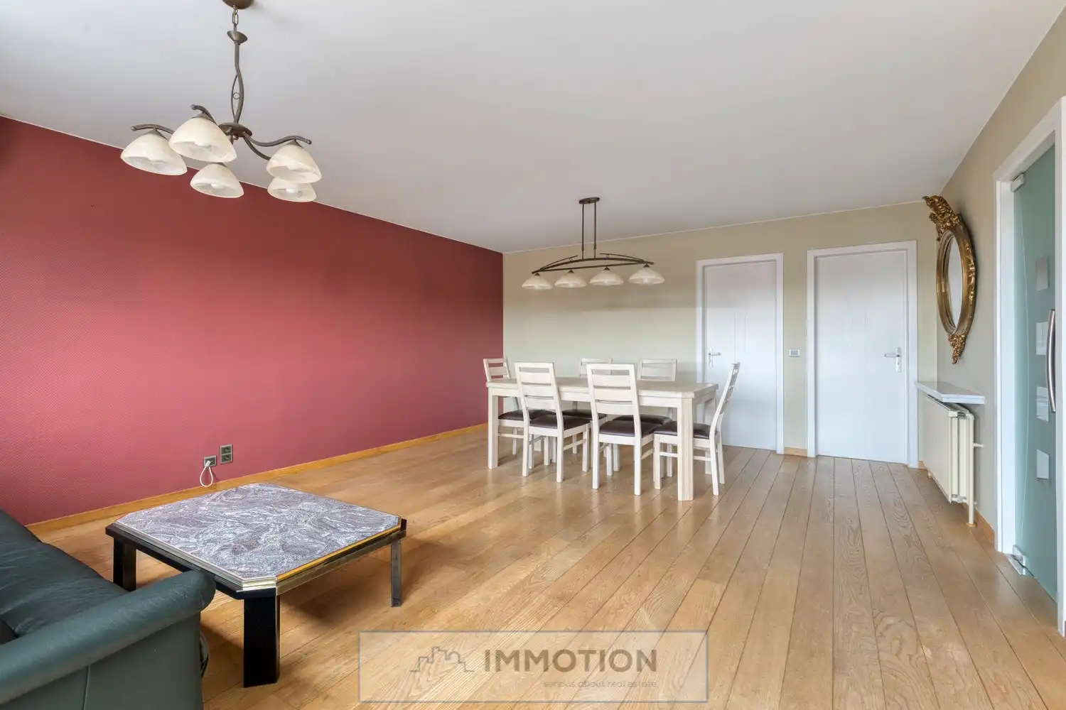 Ruim duplexappartement met dubbele garage in Kortrijk foto 6