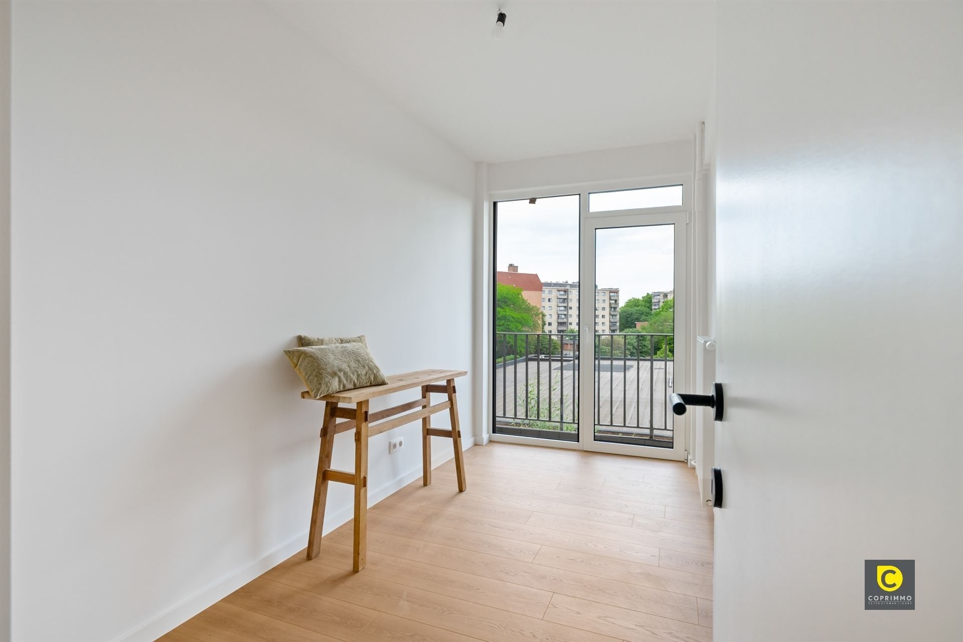 Gerenoveerd hoekapp met 2 slpks! foto 5