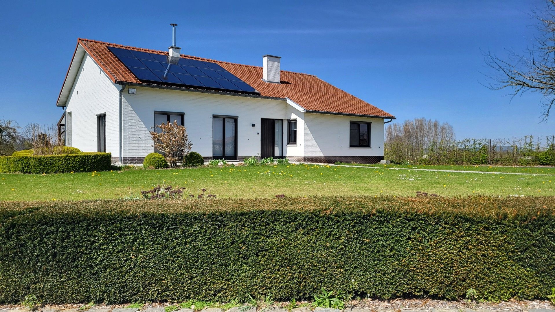 Prachtige bungalow in het lieflijke Neerlanden, temidden van de velden foto {{pictureIndex}}