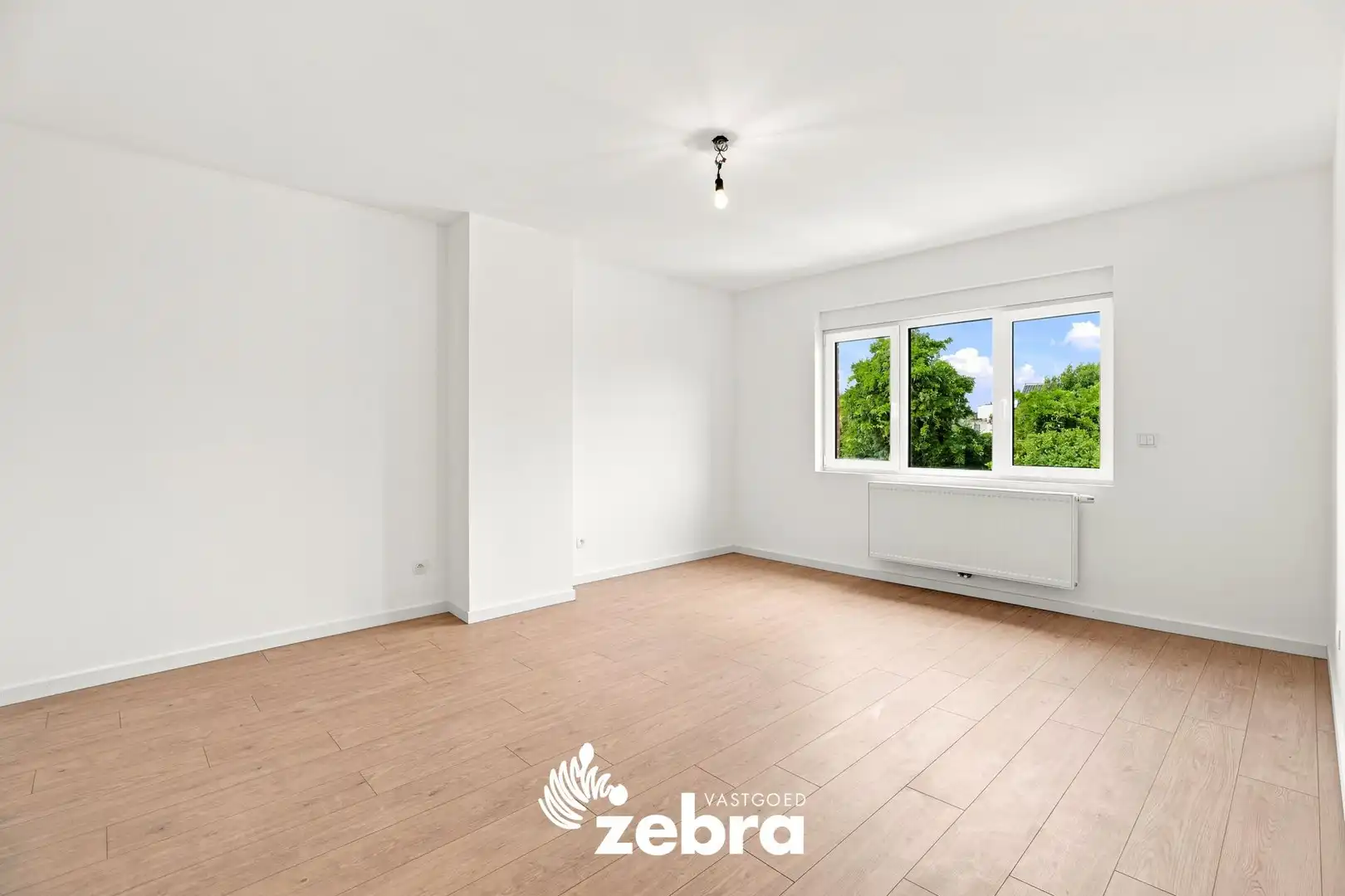 Gerenoveerde woning met uitweg op een rustige ligging in Izegem! foto 12