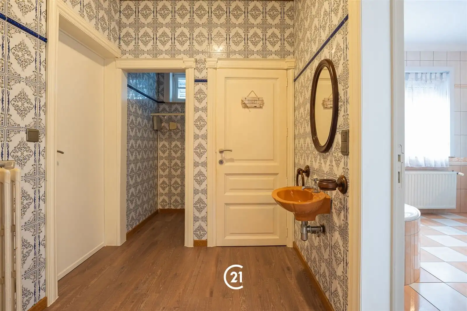 Een ruime woning met karakter, tuin, garage op een interessante locatie.  foto 12