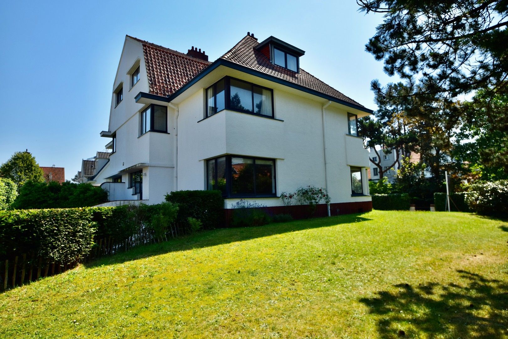 Karaktervolle villa ideaal rustig gelegen in een paadje vlakbij het Dominicanenkerkje in hartje het Zoute. foto 15