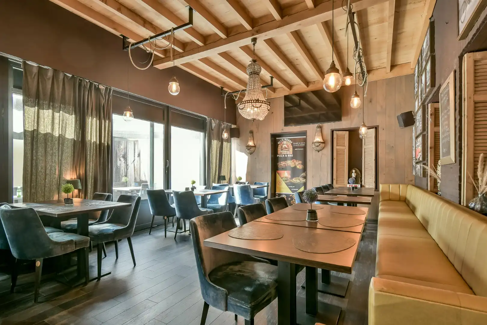Multifunctionele eigendom met appartementen en handelszaken! foto 7