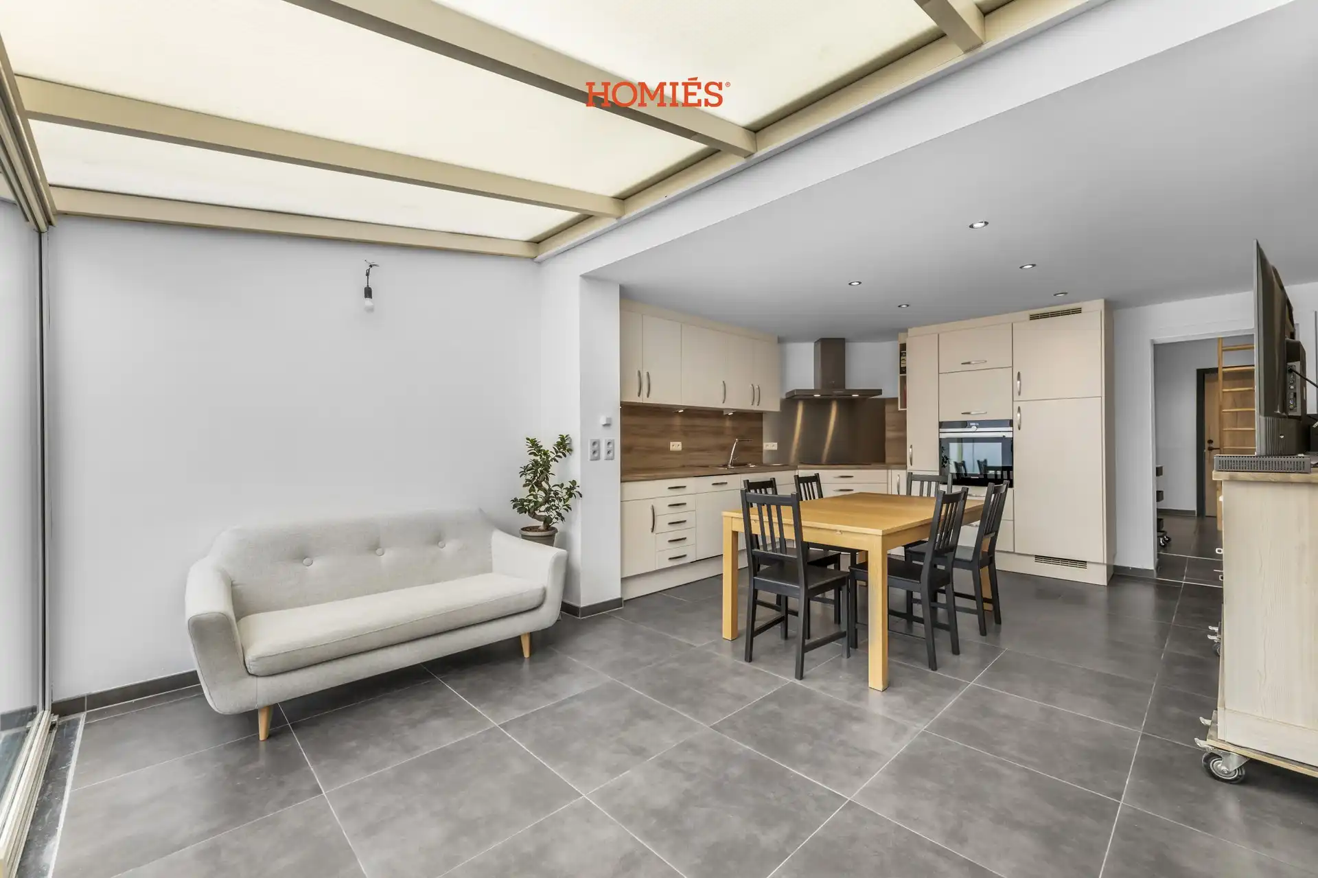 Gerenoveerde centrumwoning met 5 slaapkamers en staanplaats! foto 3