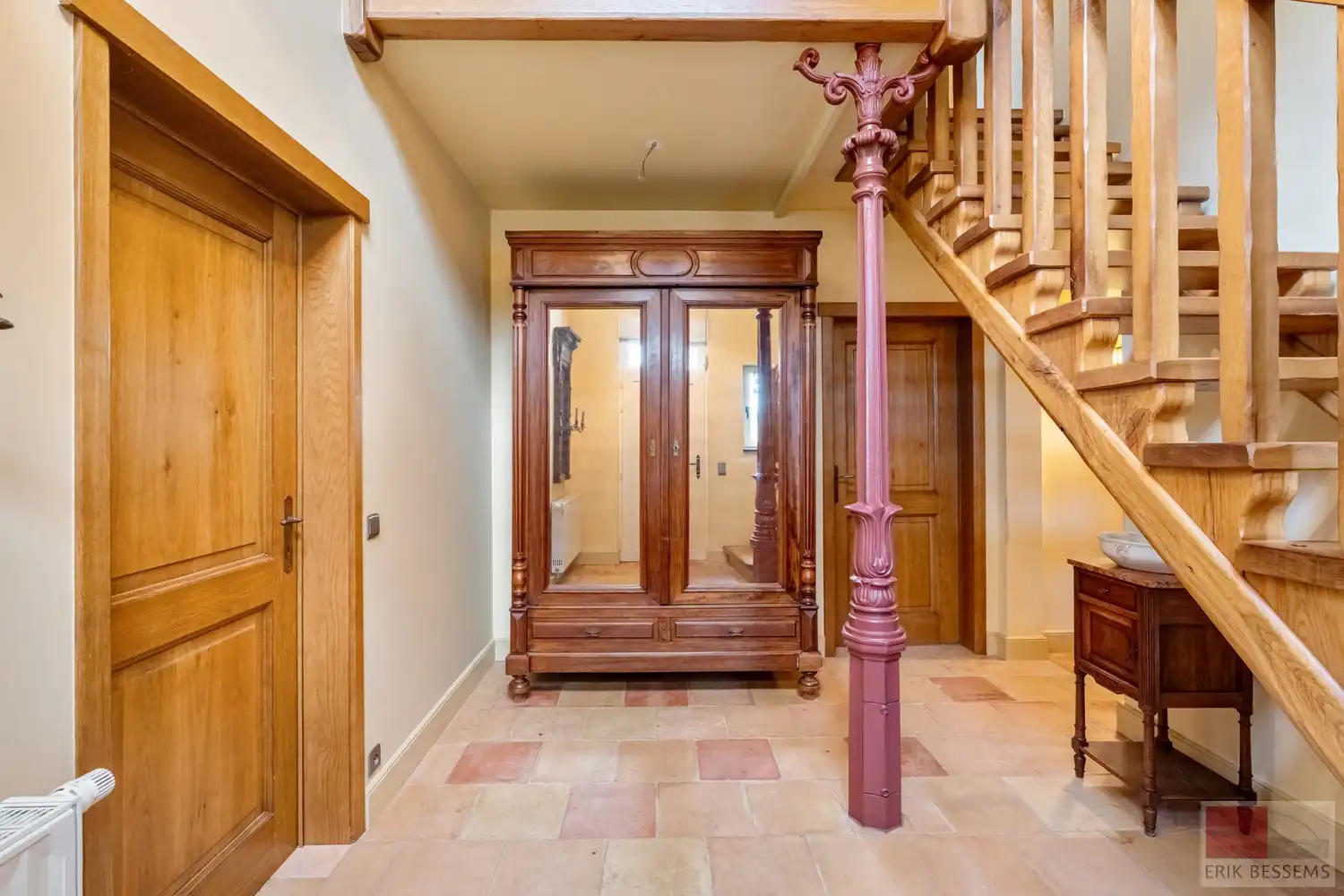 Landhuis met vrij uitzicht, &nbsp;5 slaapkamers, 2 badkamers, woonkamer, eetkamer/keuken. Woonopp. 277m2 gebruiksopp. 441m2, Perceelopp. 4170m2 foto 3