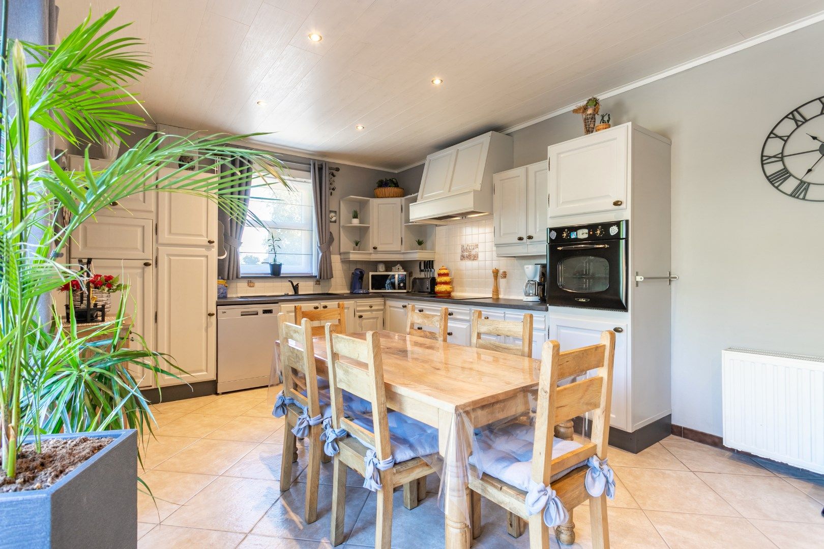 Ruime kangoeroewoning met 6 slpks, 2bdks, 2 garages en tuin te Oetingen foto 6