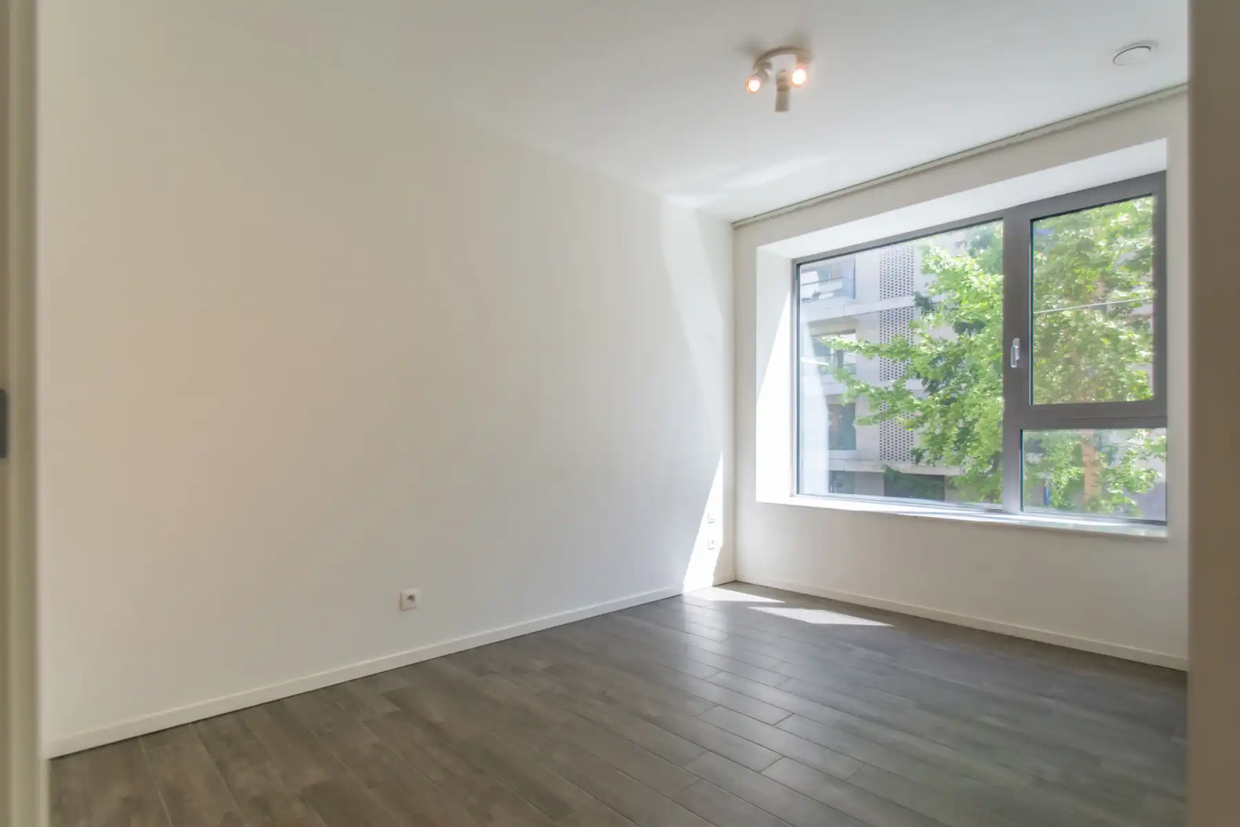 Gezelig lichtrijk gemeubeld 2 kamer app. met TERRAS foto 9