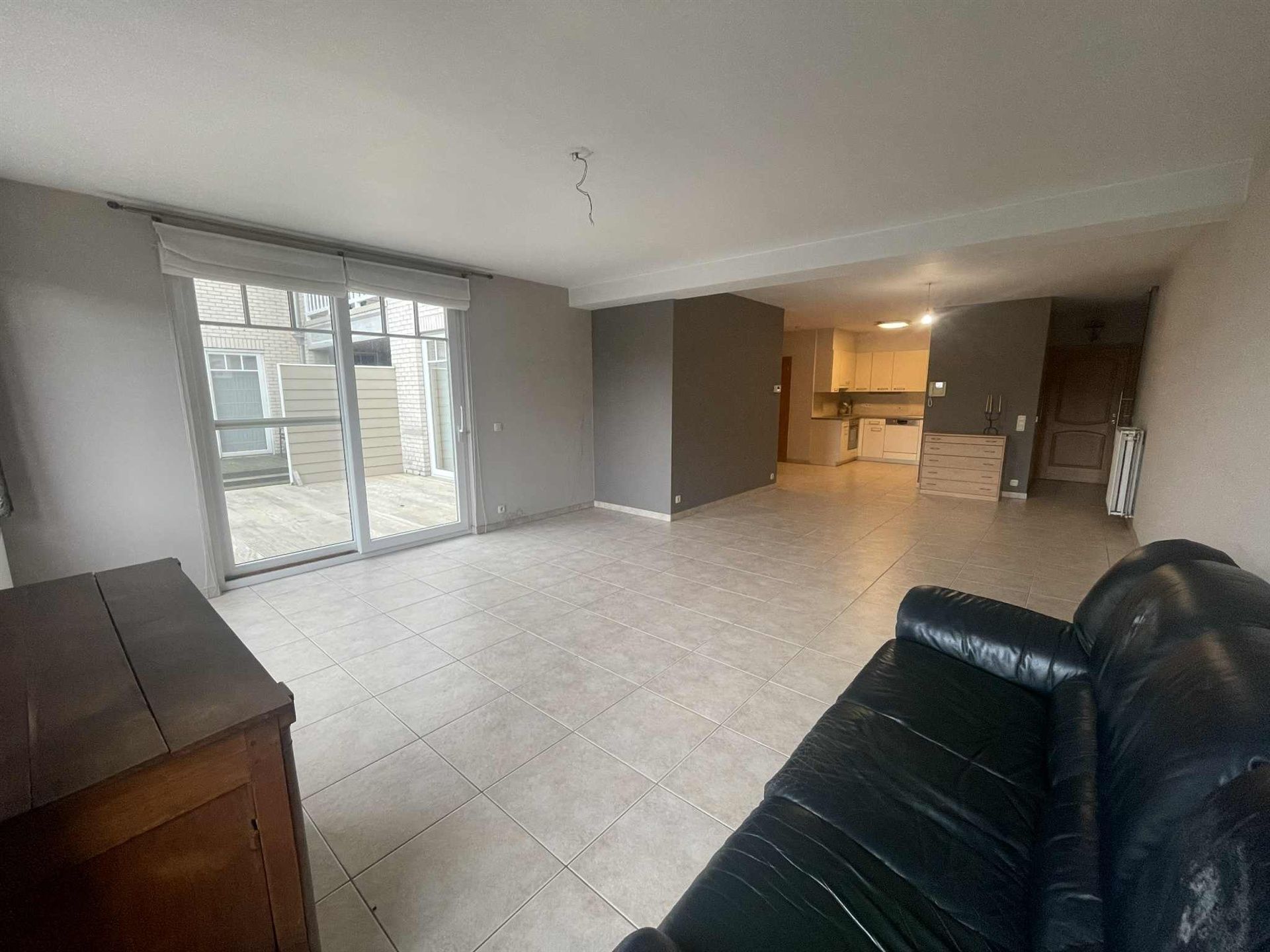 Gelijkvloers appartement met 2 kamers en terras foto {{pictureIndex}}