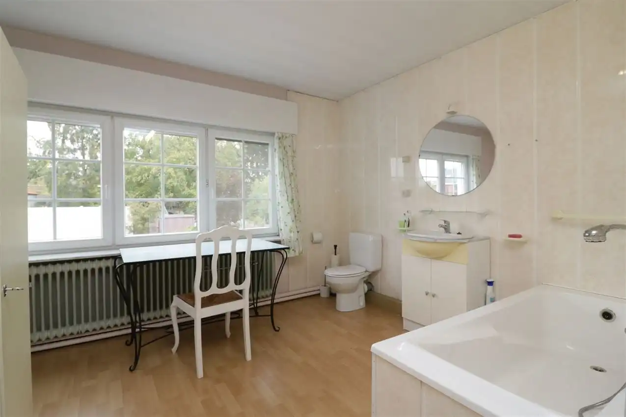 label c, nabij station, garage voor vijf wagens foto 38