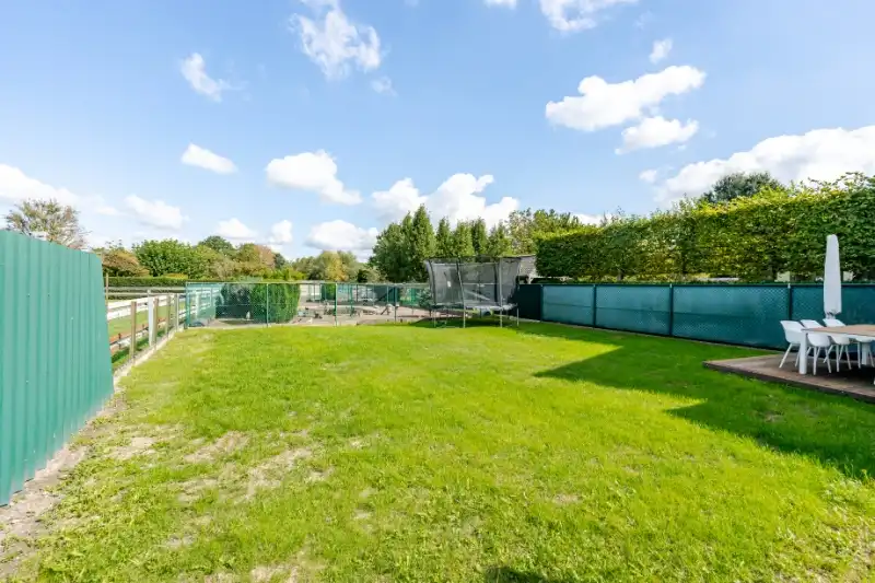 Knap gerenoveerde instapklare HOB op 445m² aan de stadsrand foto 16