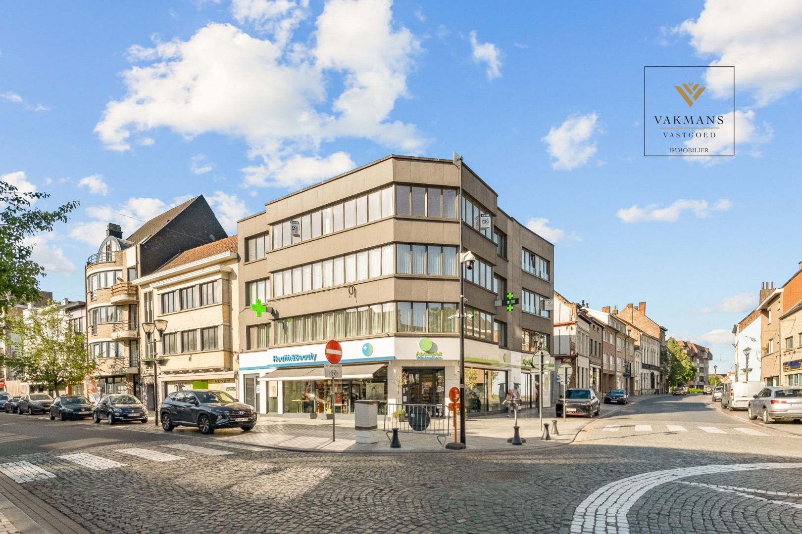 Hoek appartement pal in het centrum. foto {{pictureIndex}}