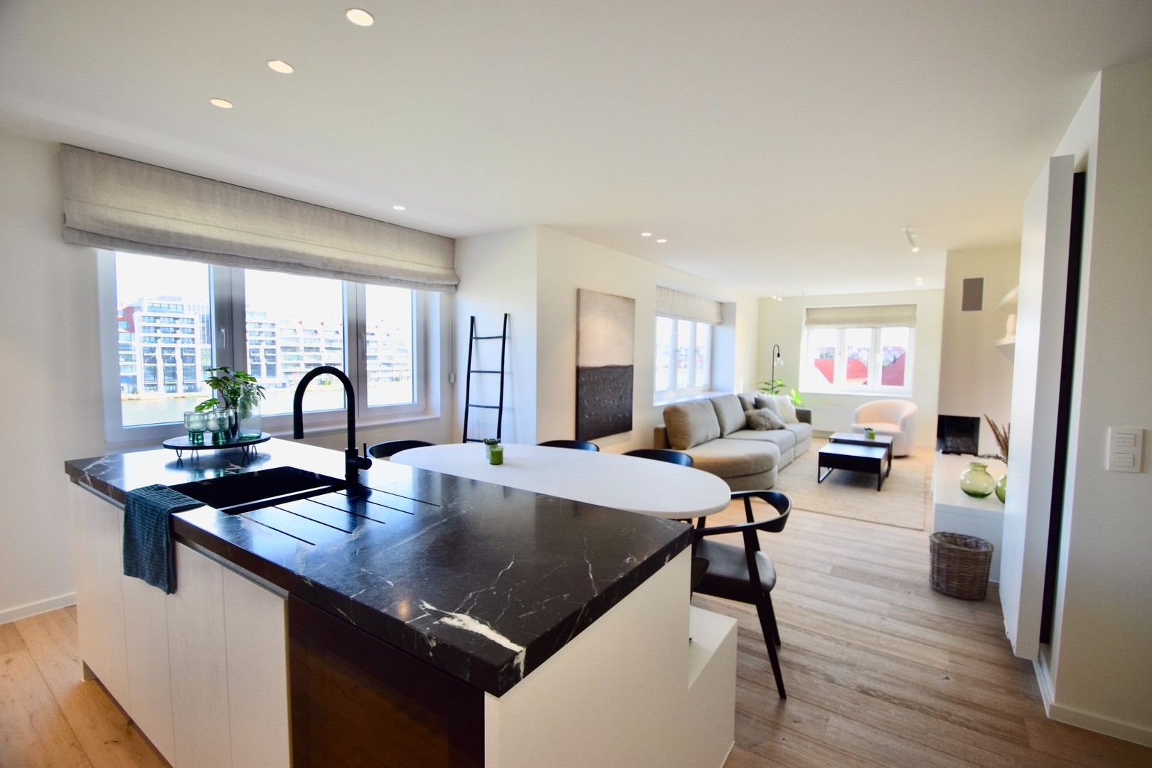 Gerenoveerd hoekappartement, heel rustig gelegen te Knokke,  genietend van een uitgestrekt zicht op het Zegemeer. foto 7