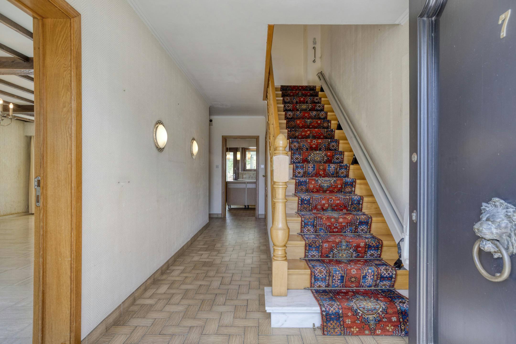 Halfopen huis te koop in Ieper met 4 kamers, tuin en garage foto 4