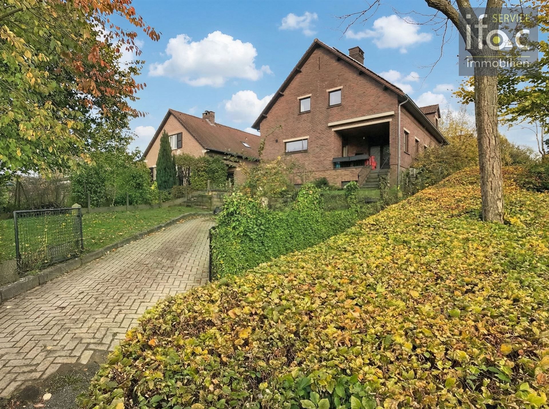 Huis met 4 slpks, 2 badk., tuin en garage foto 2