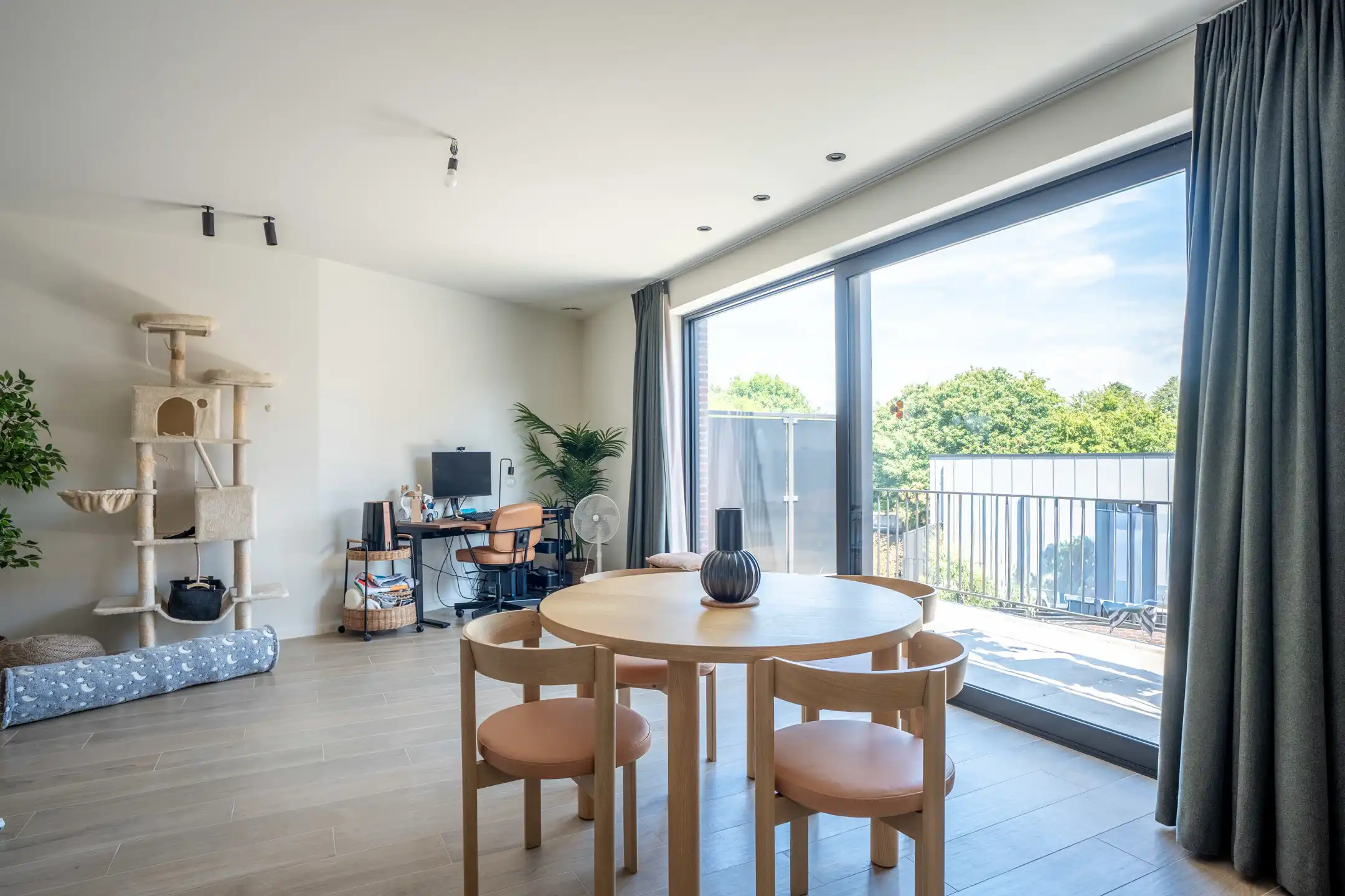 Knap en licht appartement op de 2e verd. met 2 terrassen foto 39