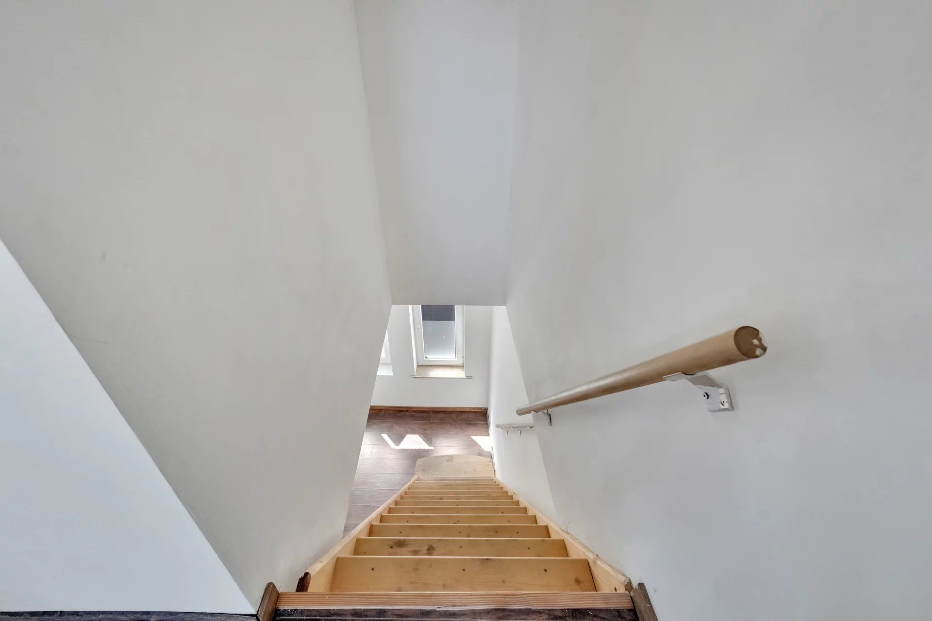 Ruime rijwoning op wandelafstand van centrum foto 18
