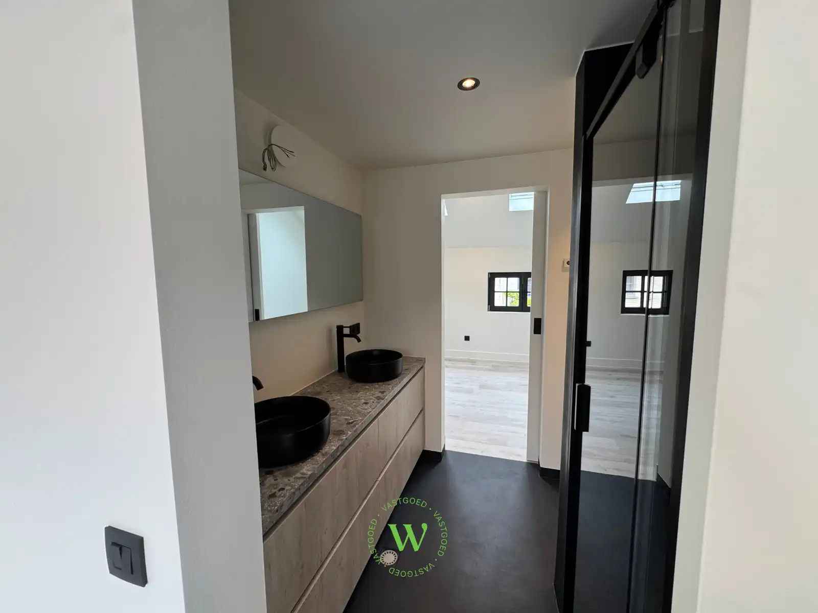 Volledig gerenoveerde woning met zonnige buitenruimte. foto 14