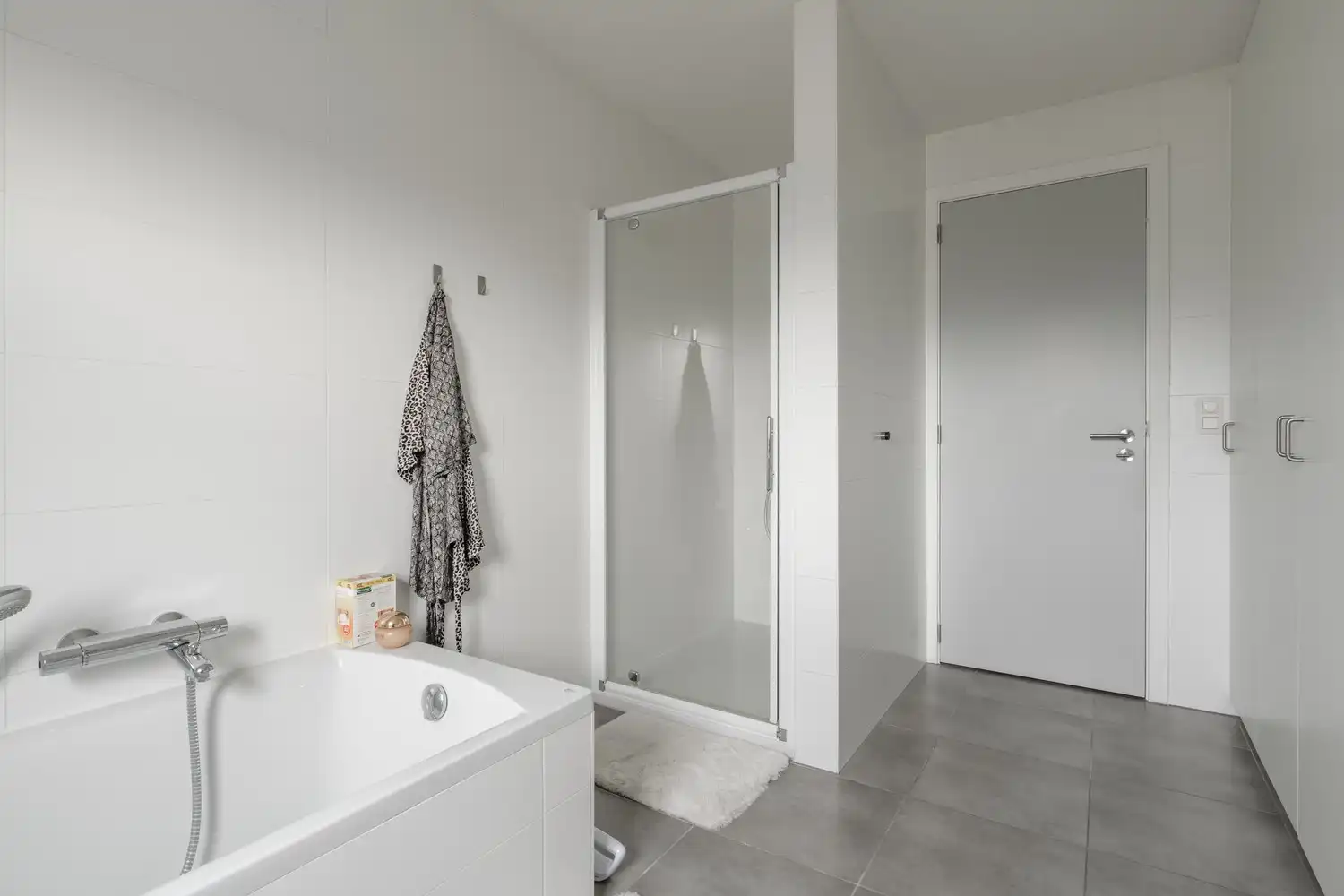 Leuke moderne gezinswoning met 3 SLK en een mooi perceel grond foto 19