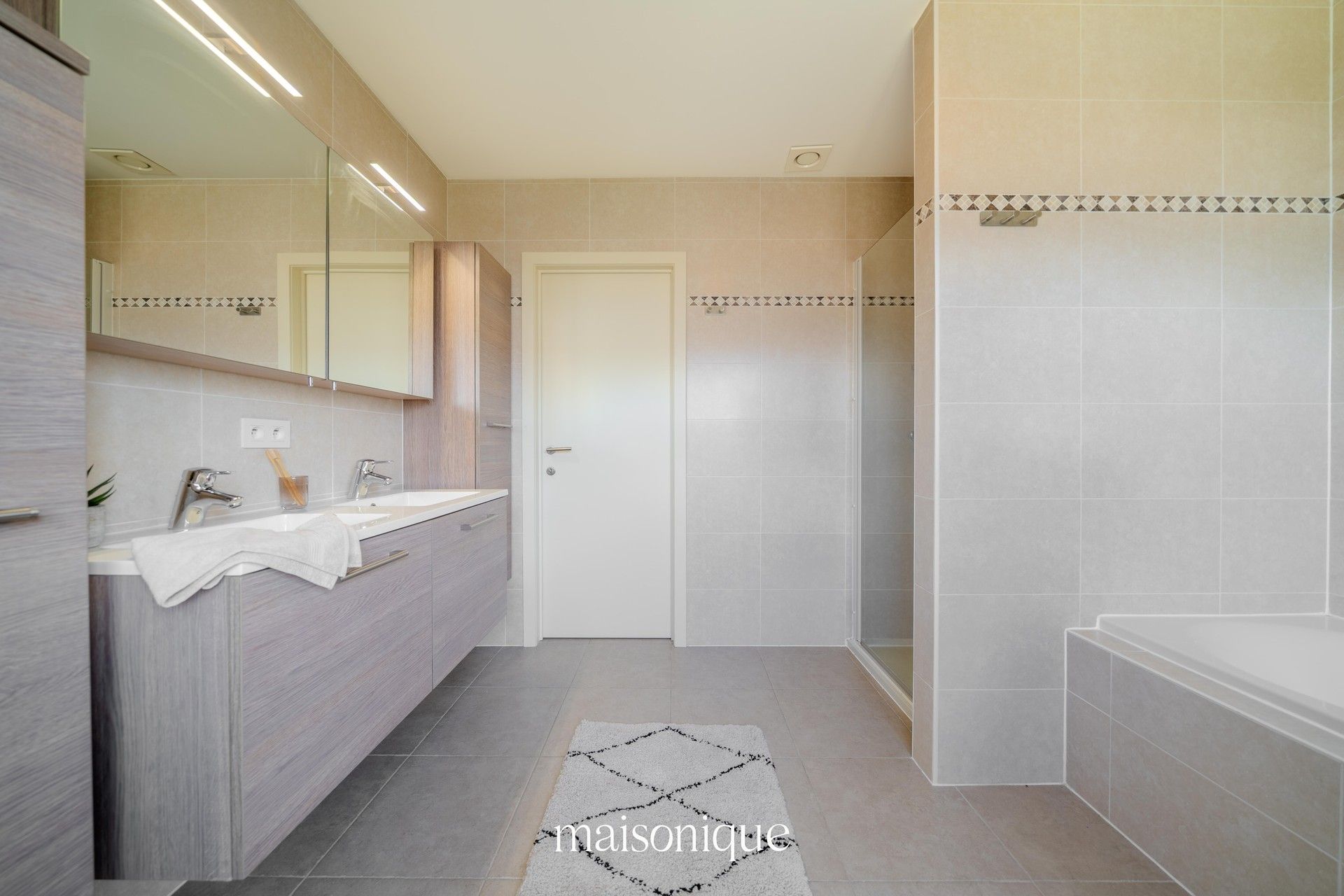 Recente familiewoning in een rustige buurt te Roeselare. foto 10