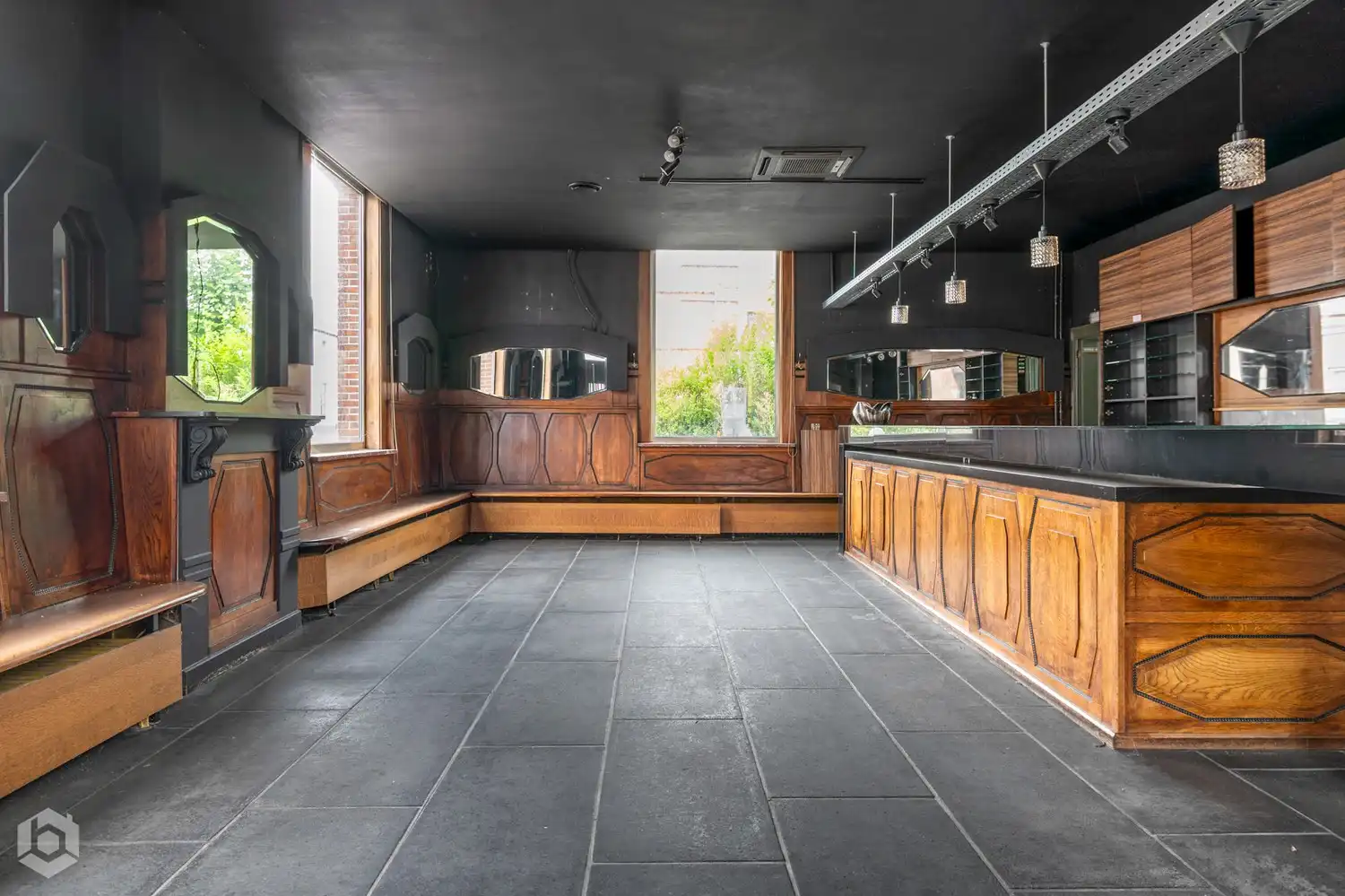 Handelspand met woonst en app. op toplocatie te Putte foto 3