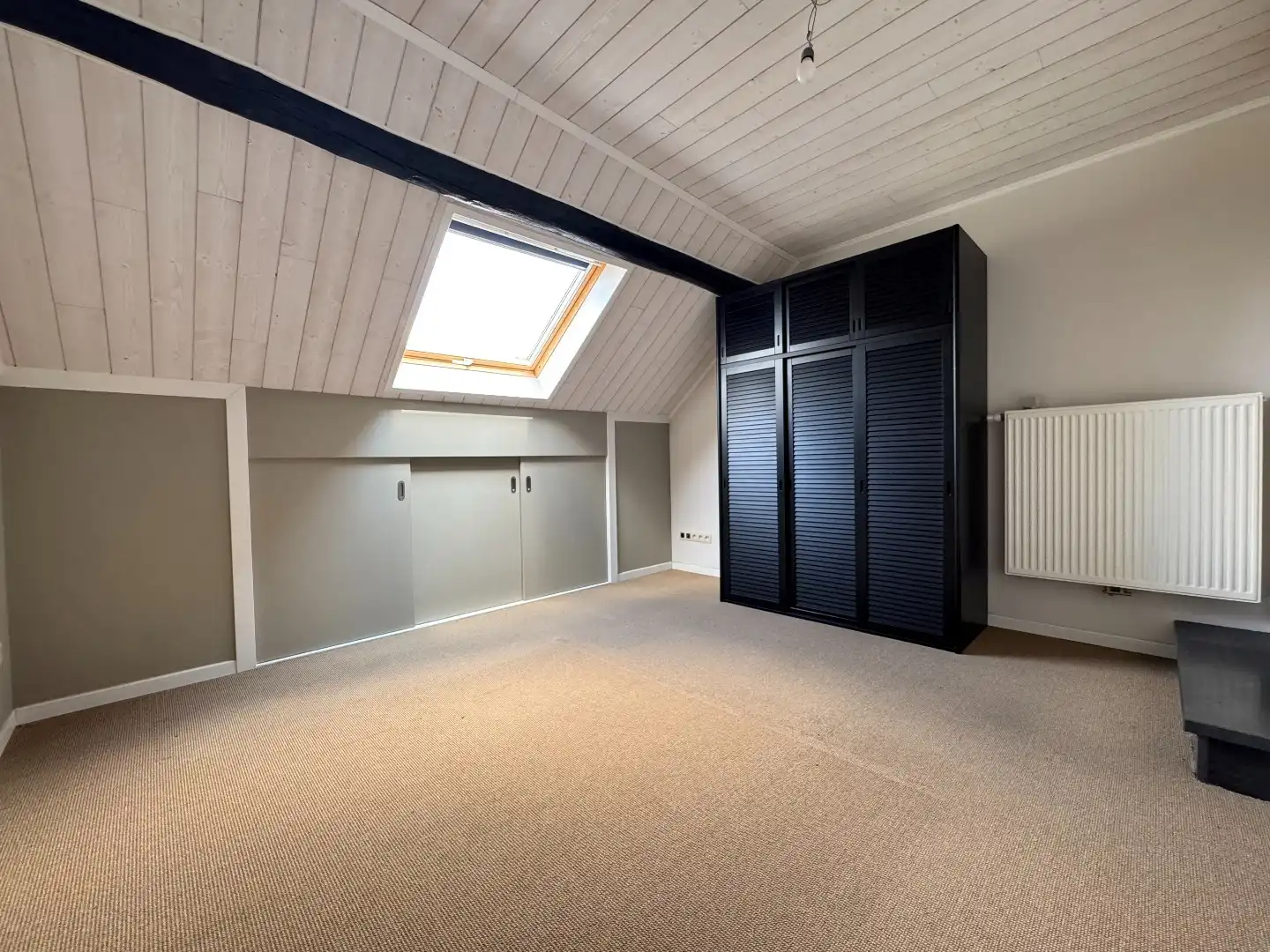 een ruim woonhuis op en met grond foto 16