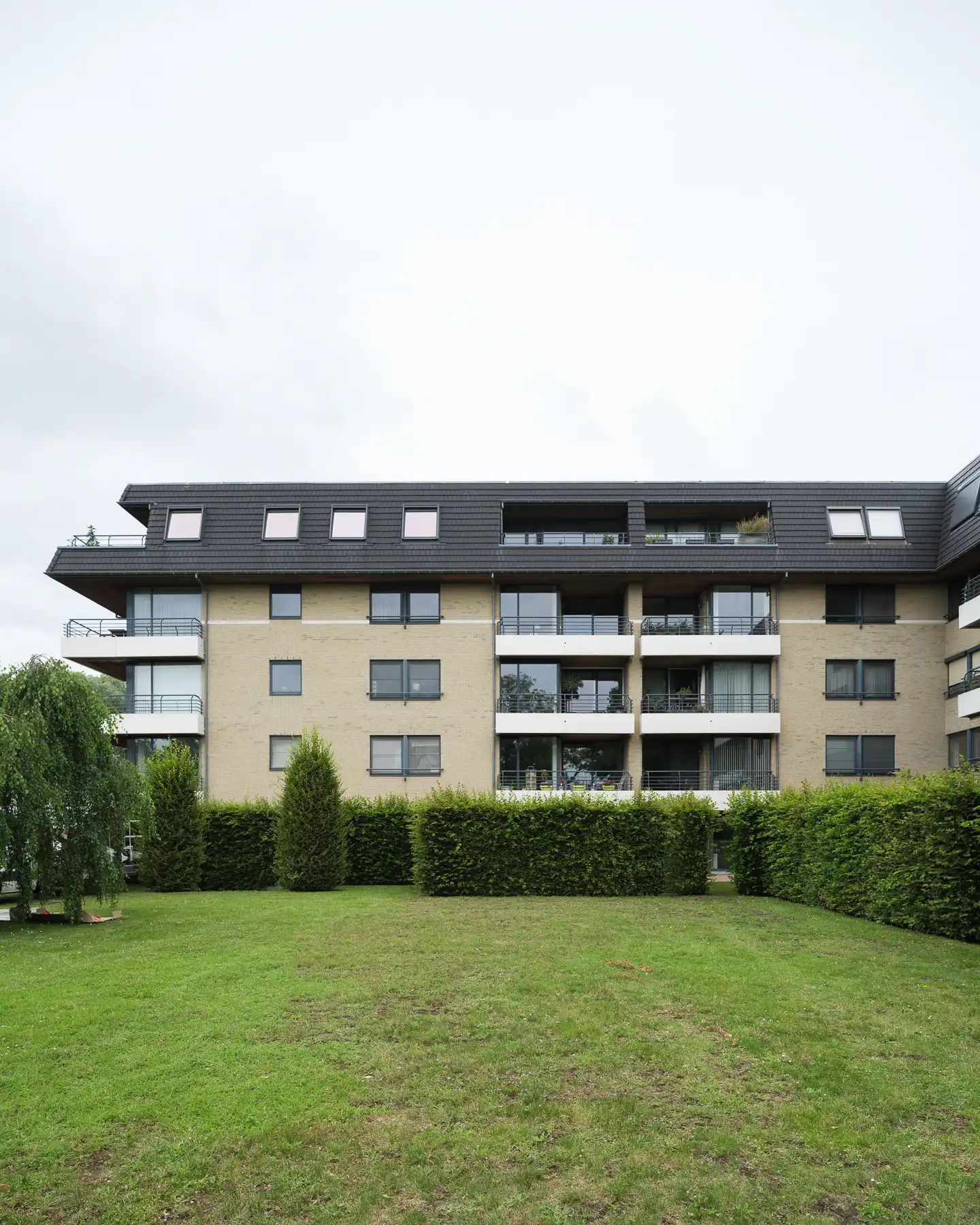 Lichtrijk appartement met privétuin foto 15