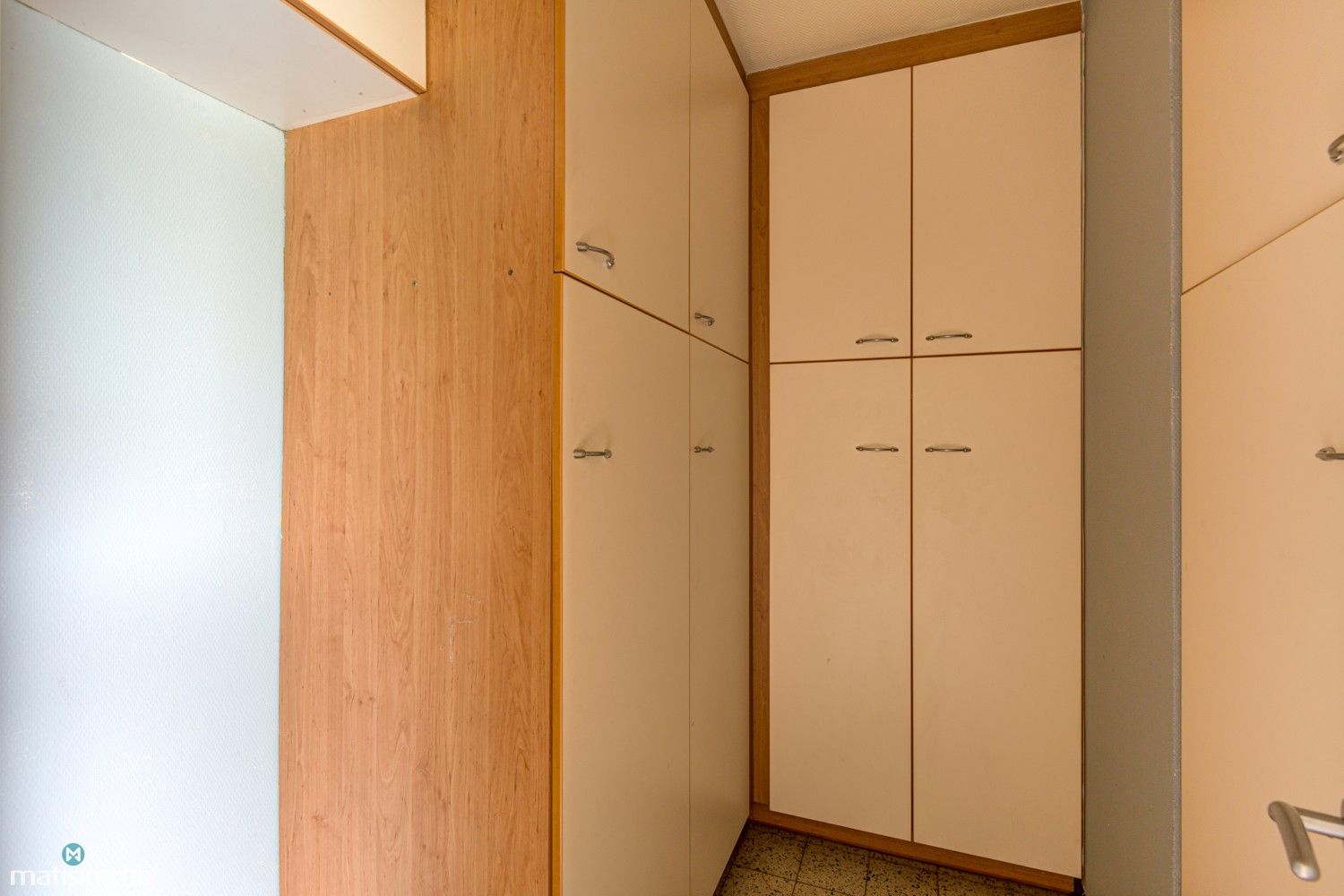 APPARTEMENT MET 2 SLAAPKAMERS EN PARKEERPLAATS NABIJ CENTRUM GENK foto 21
