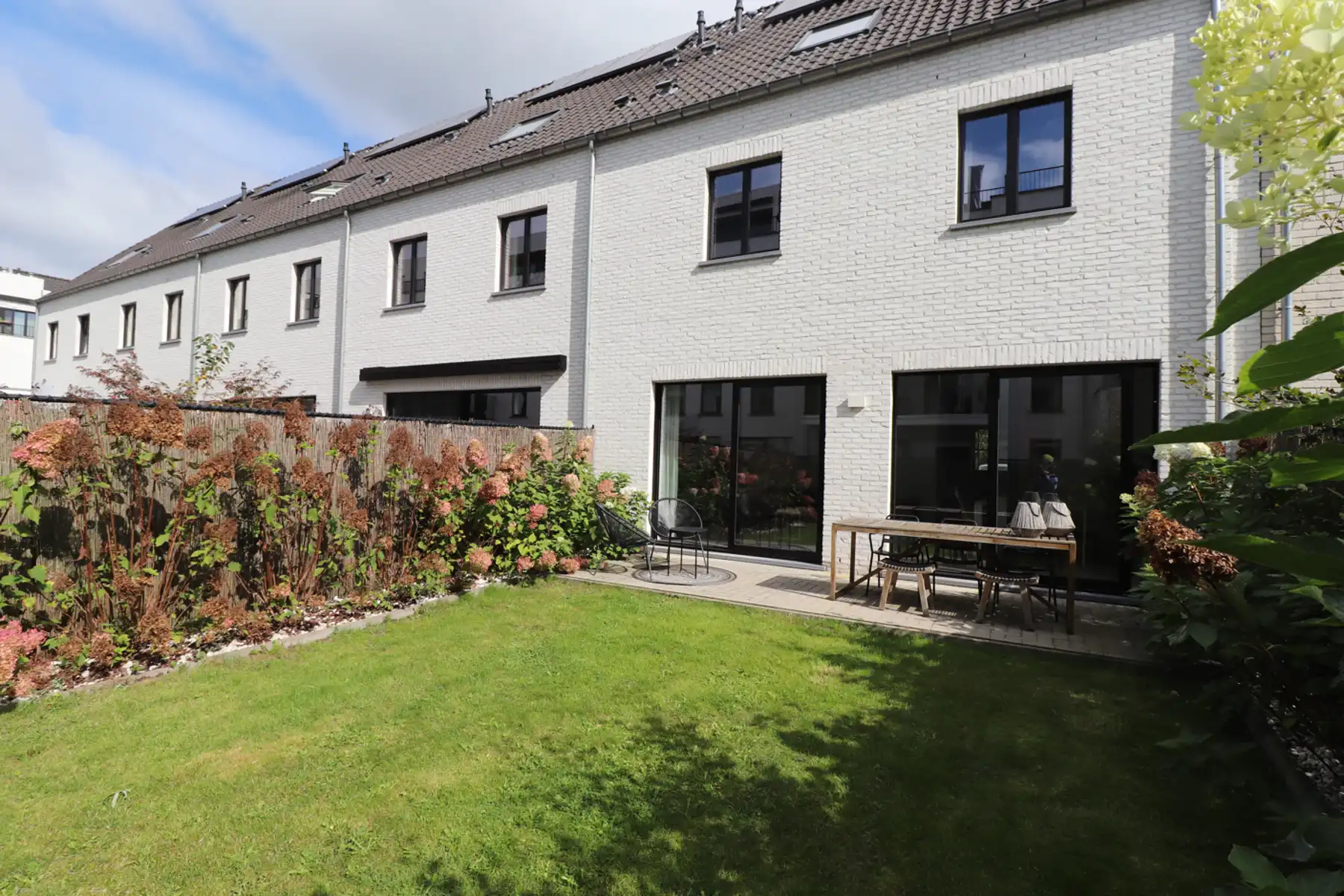 Charmante BEN-woning met 3 slaapkamers, zolder, terras met tuin en ondergrondse parking. foto 20
