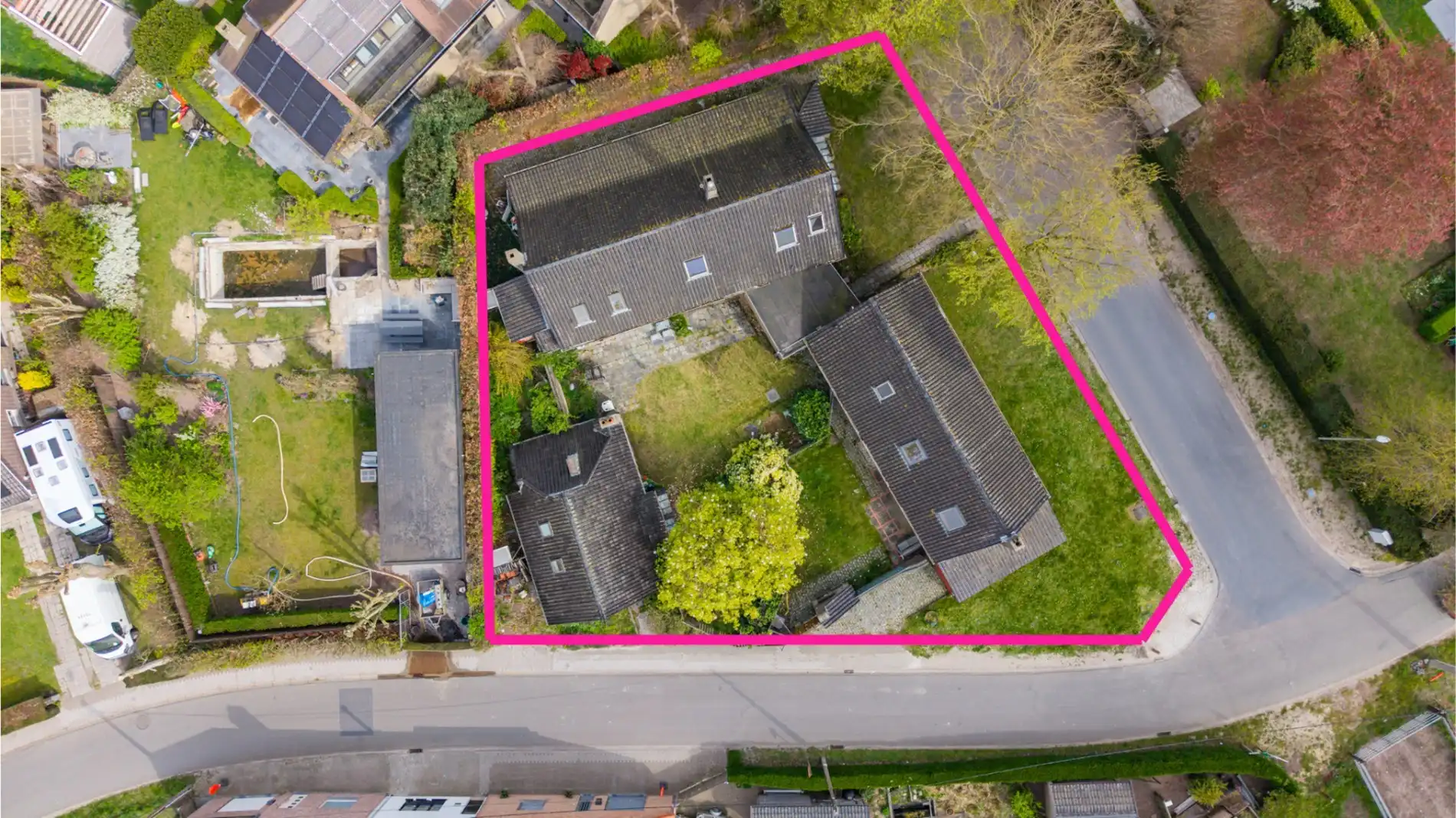 Ruim perceel van 955 m² met twee gekoppelde woningen – perfect voor kangoeroewonen in Gistel foto 4