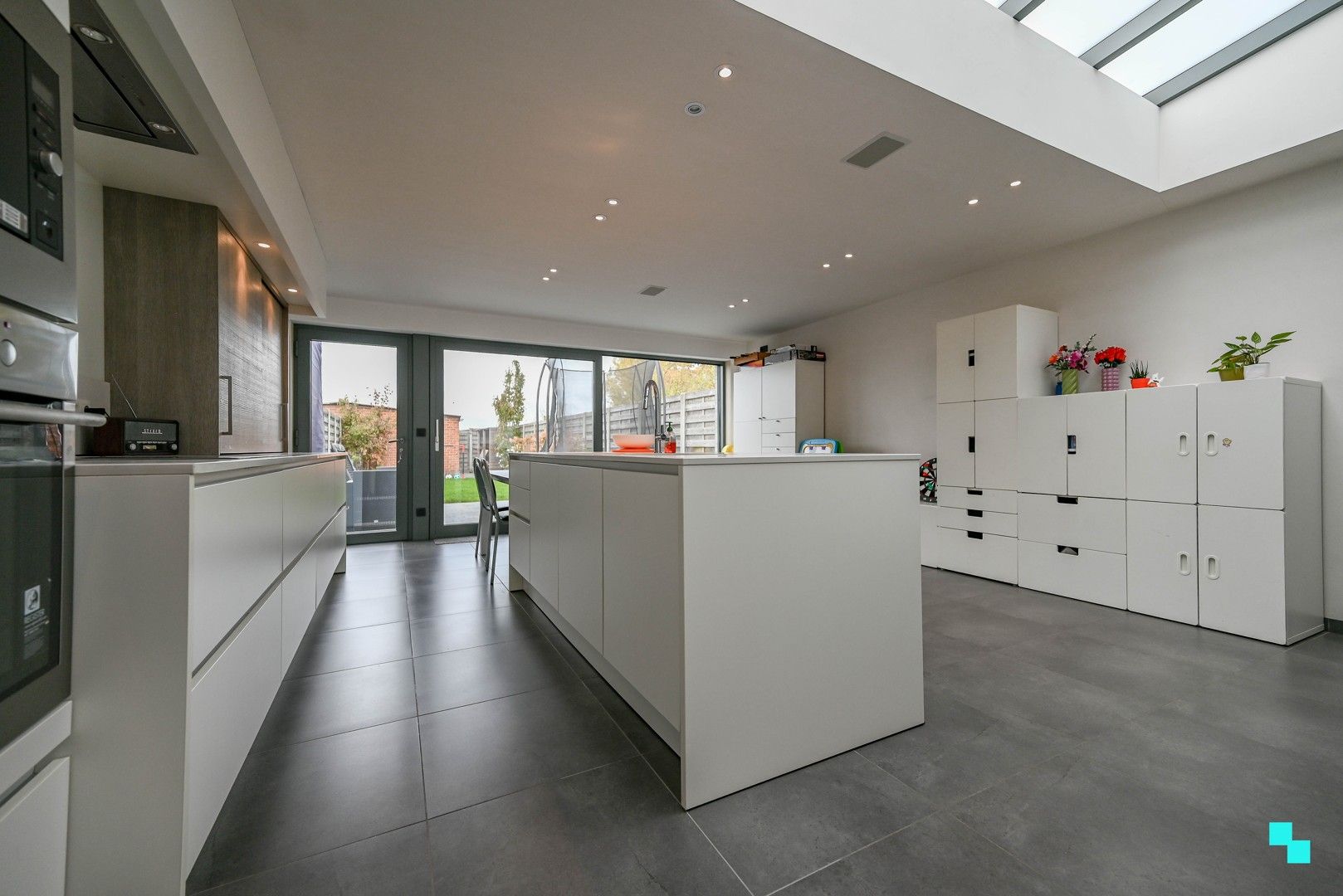 Recent gerenoveerde gezinswoning te Sint-Eloois-Winkel foto 3