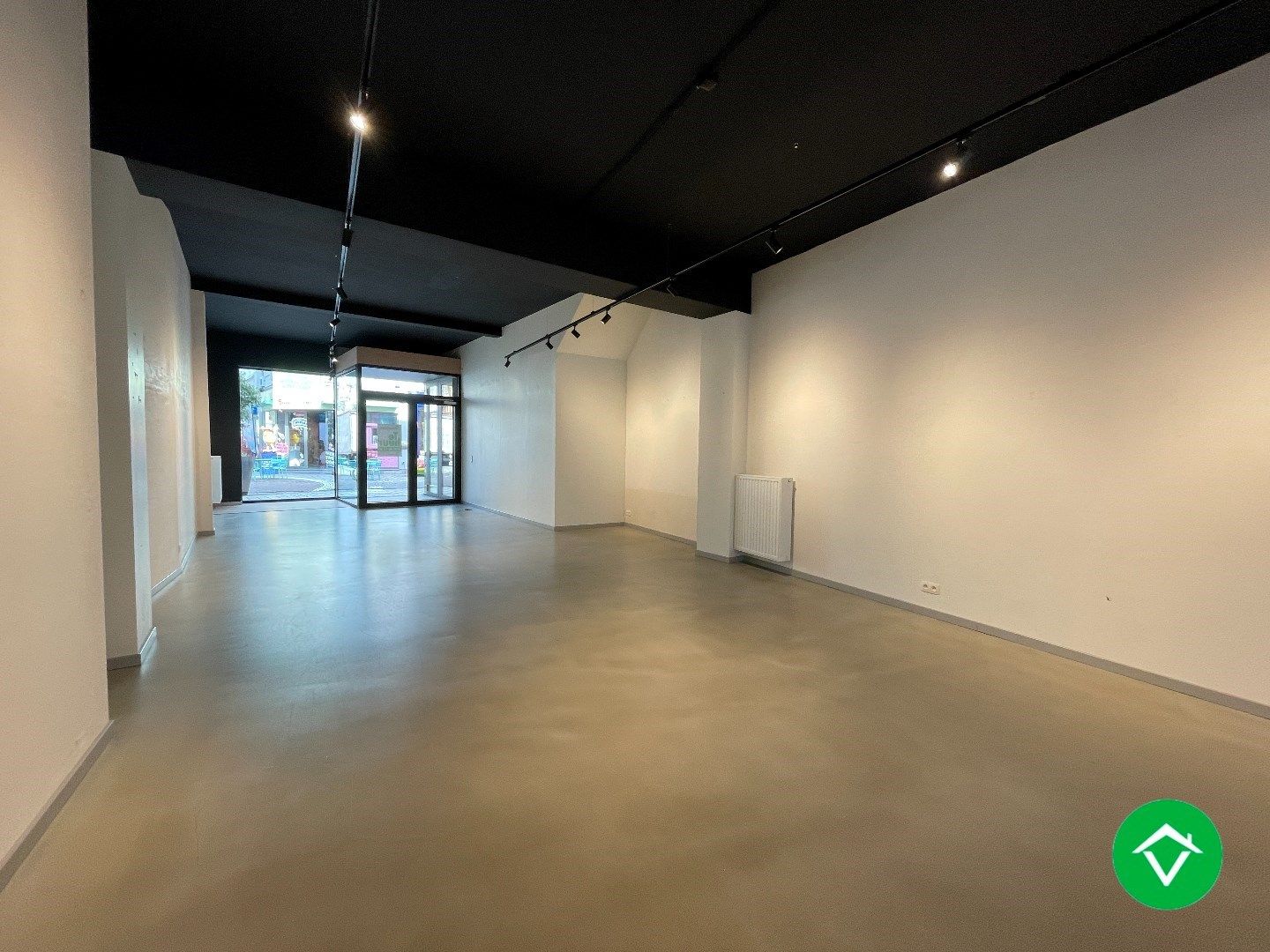 Centraal gelegen handelspand (129m²) in het centrum van Roeselare foto 3