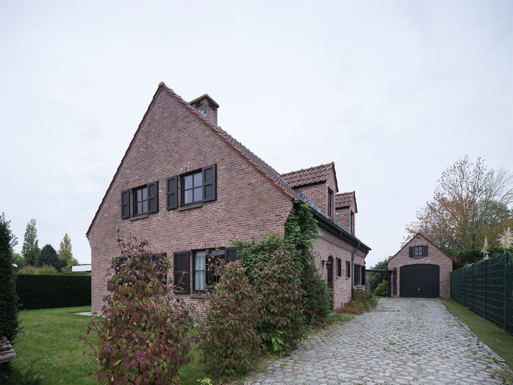 Charmante woning met 4 slaapkamers in een groene omgeving. foto 20