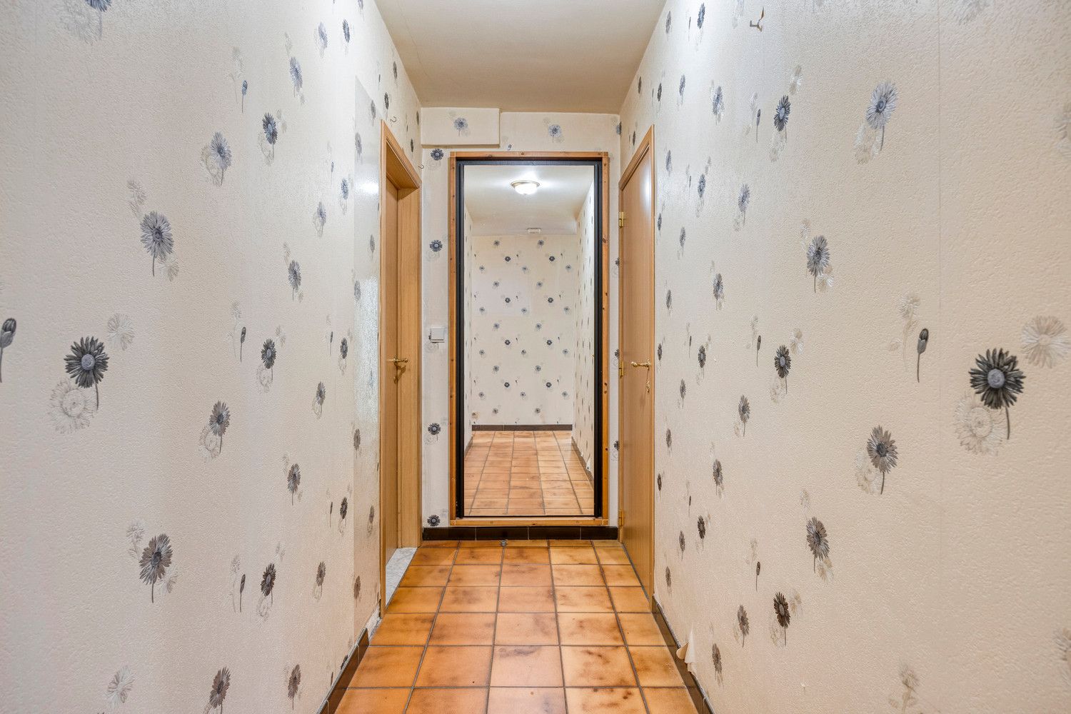 GELIJKVLOERS APPARTEMENT MET 3 SLAAPKAMERS EN INPANDIGE GARAGE TE HALEN! foto 9