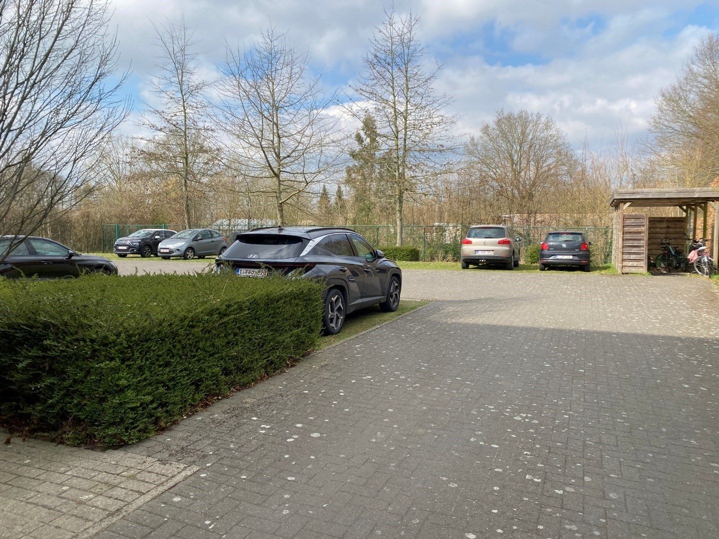 Eigentijds appartement met  autostaanplaats en kelder. Geen vaste kosten. foto 14