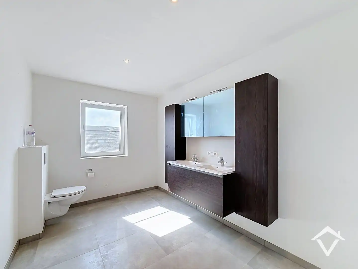 Centraal gelegen nieuwbouwwoning met 3 slaapkamers, tuin en overdekte autostaanplaats foto 21