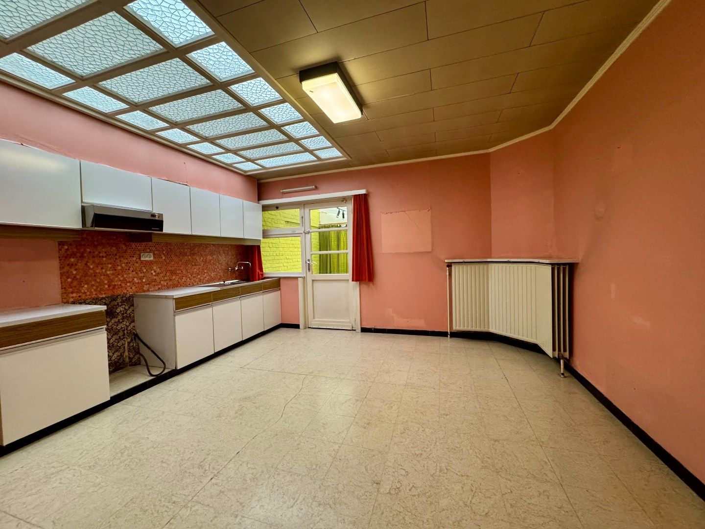 TE RENOVEREN WONING MET 2 SLPKS EN STADSKOER foto 4