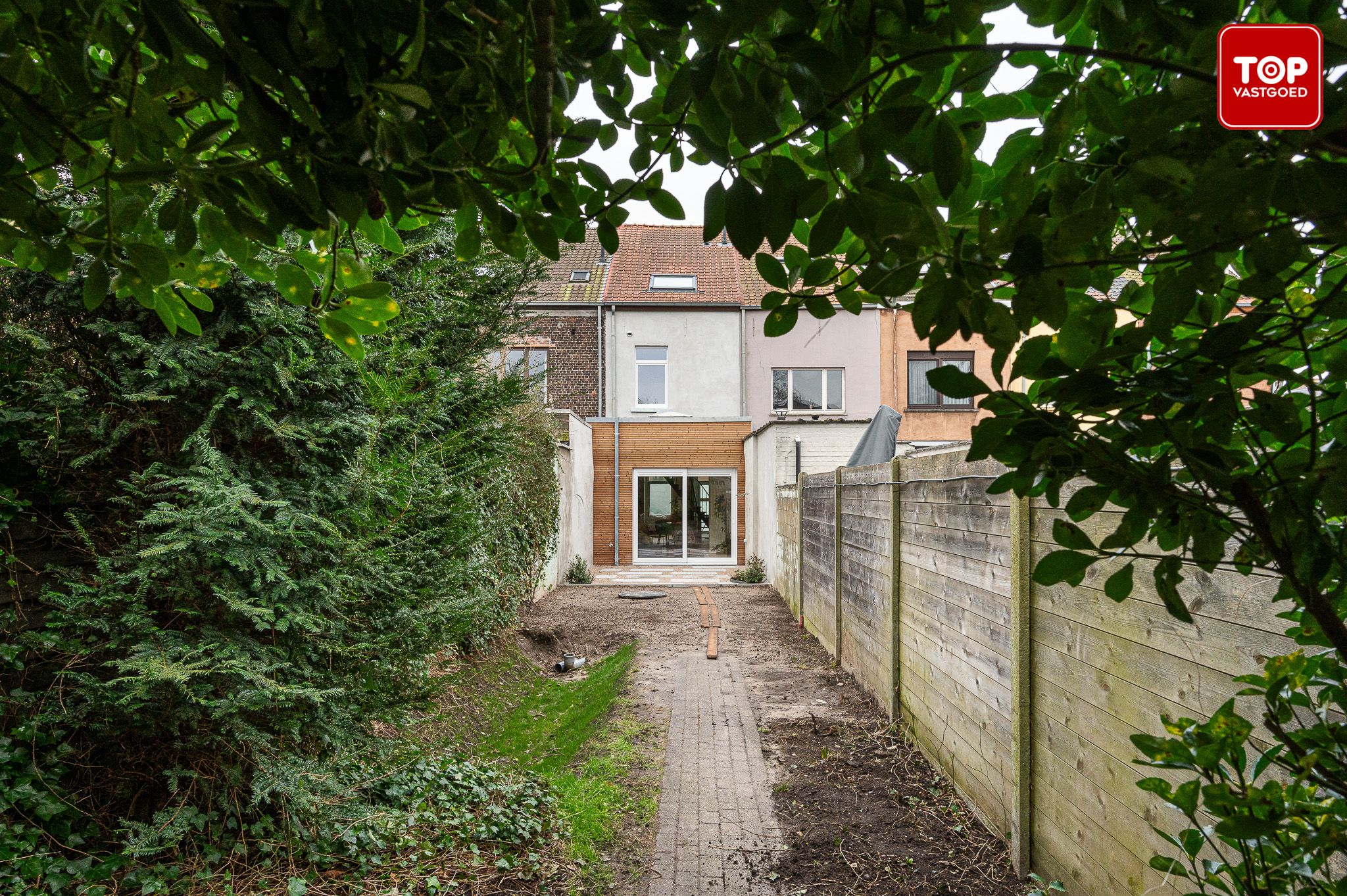 Totaal gerenoveerde woning (2024) met tuin en garage.  foto 3