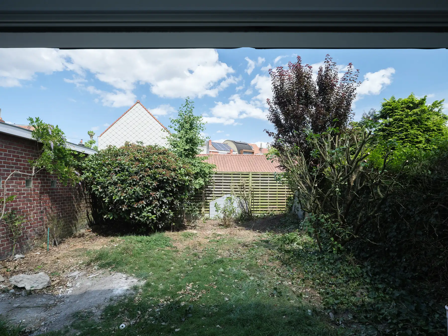 Ruime halfopen bebouwing met tuin foto 11