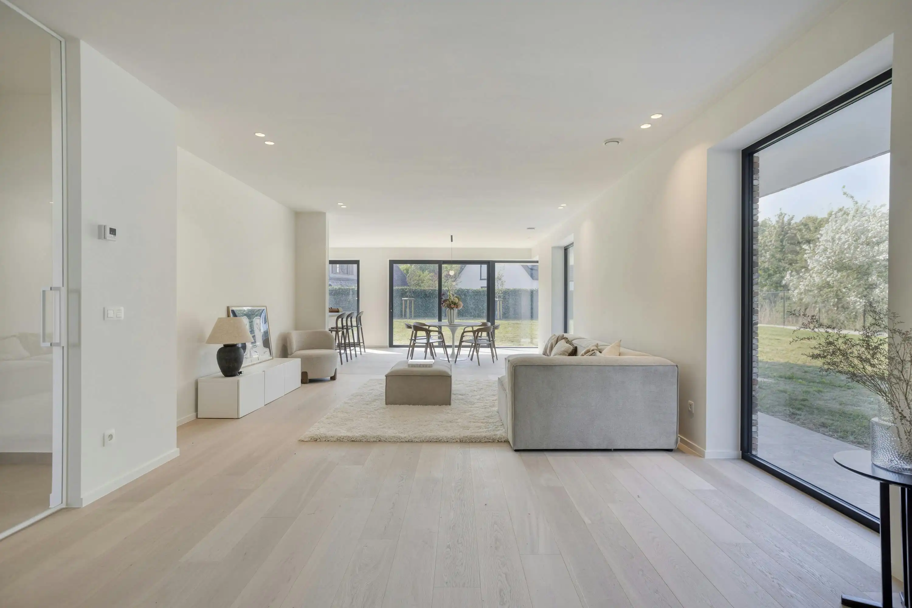 Nieuwbouwvilla met 4 slaapkamers op 1361m² grond foto 2