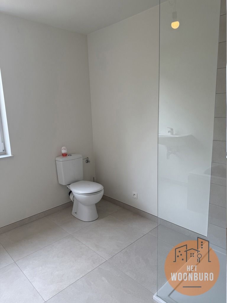 Nieuwbouwwoning met 3 slaapkamers en tuin foto 12