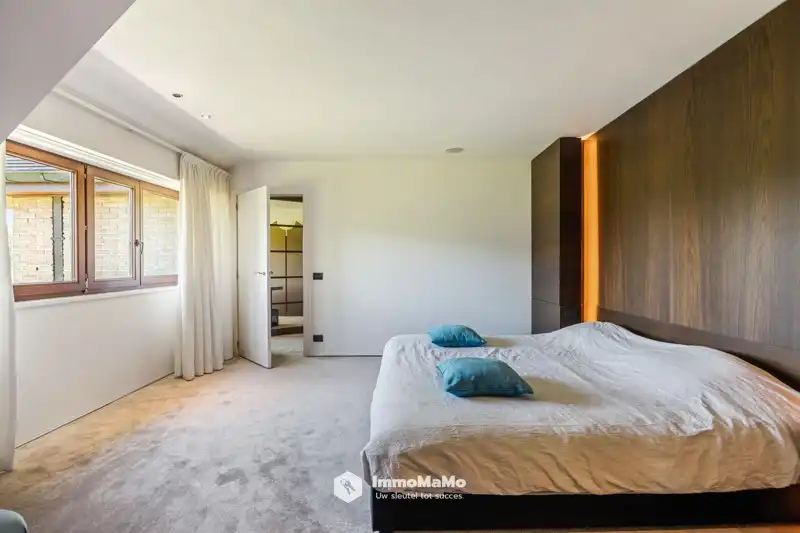 UNIEKE VILLA MET BINNENZWEMBAD EN PAARDENSTALLEN OP EEN TOPLOCATIE TE KOOP IN MENDONK (GENT) foto 29