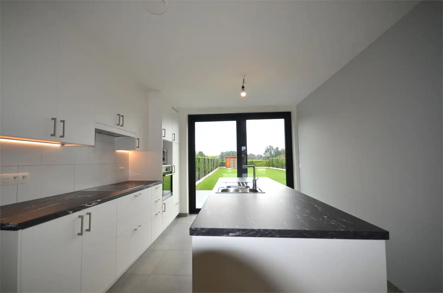 ENKEL AANMELDEN PER MAIL!! LUXUEUS AFGEWERKTE WONING IN PERFECTE STAAT! foto 7