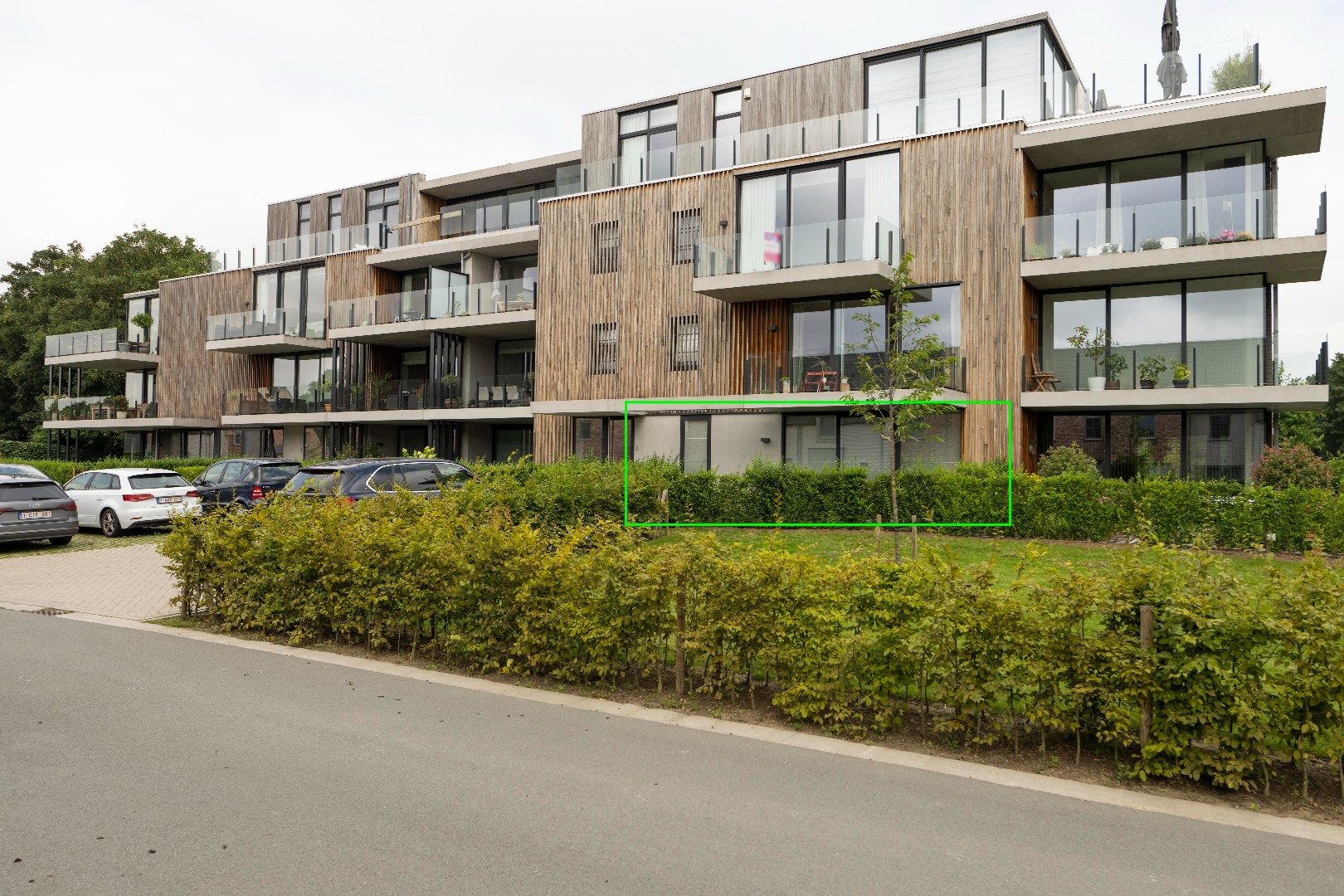PERFECT INSTAPKLAAR GELIJKVLOERS APPARTEMENT (BJ 2016) foto 11