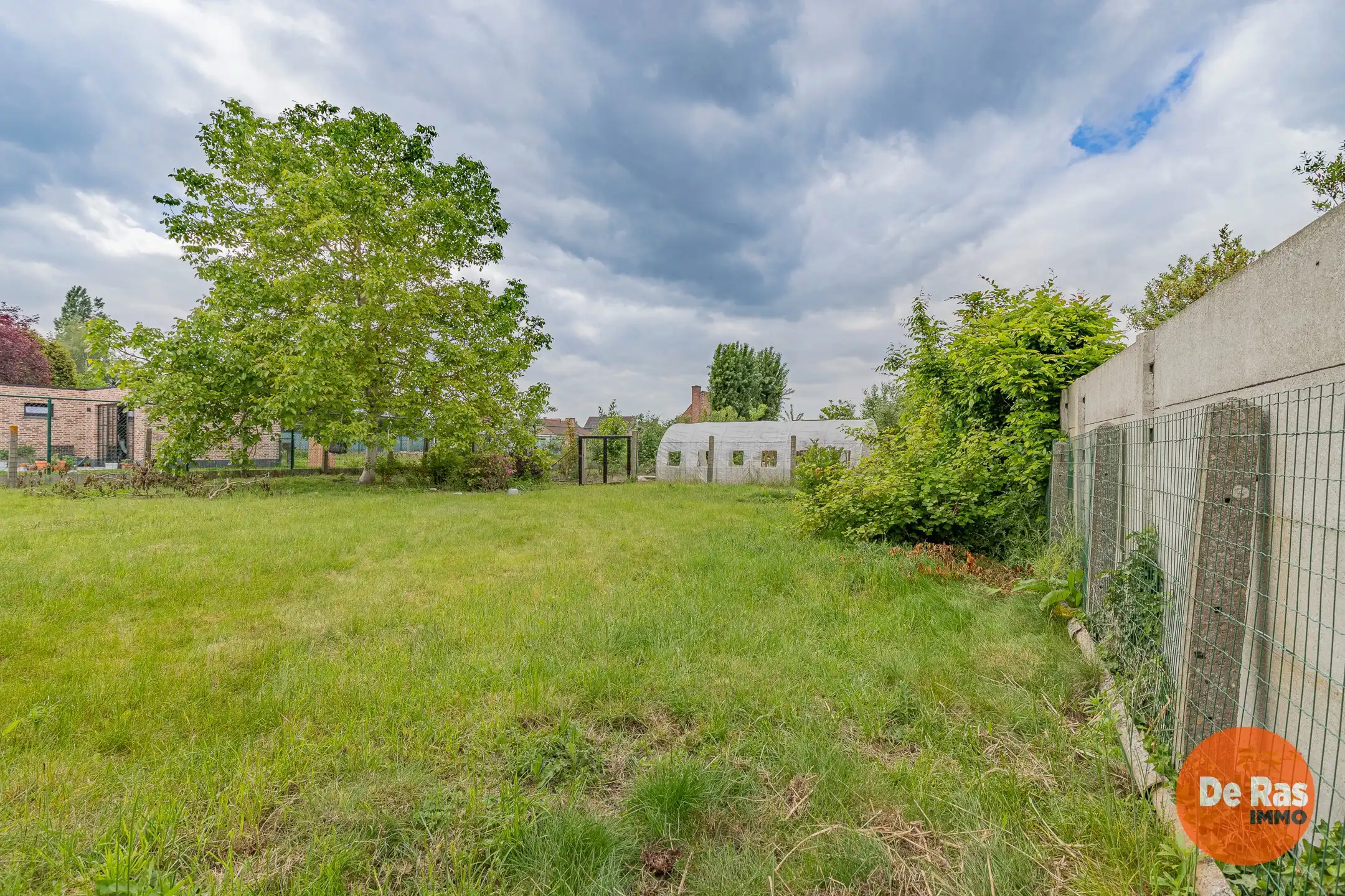 MOORTSELE - Te renoveren woning met tal van mogelijkheden foto 24