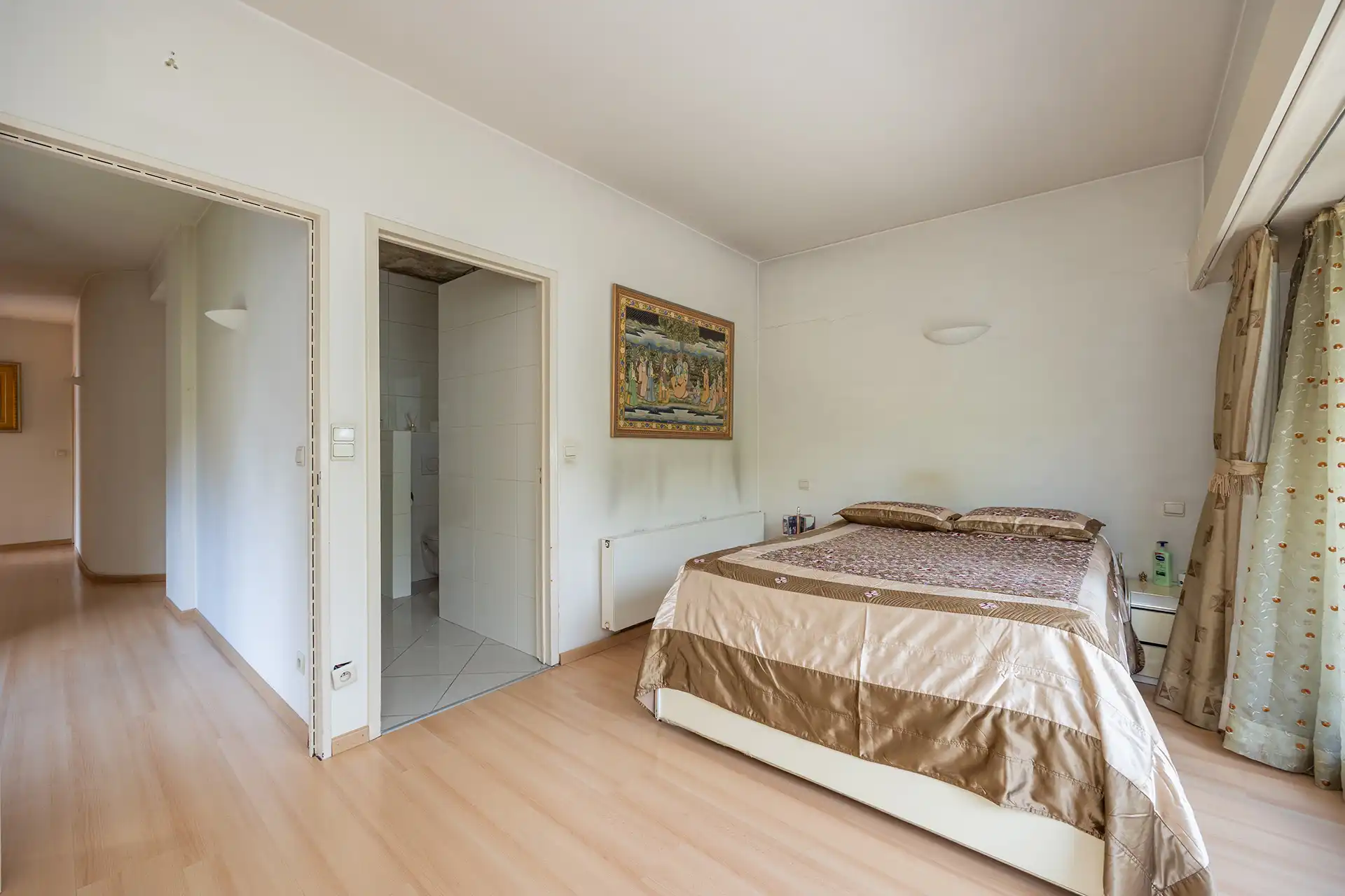 Ruime villa met 4 slpk's en 3 badkamers op toplocatie foto 24